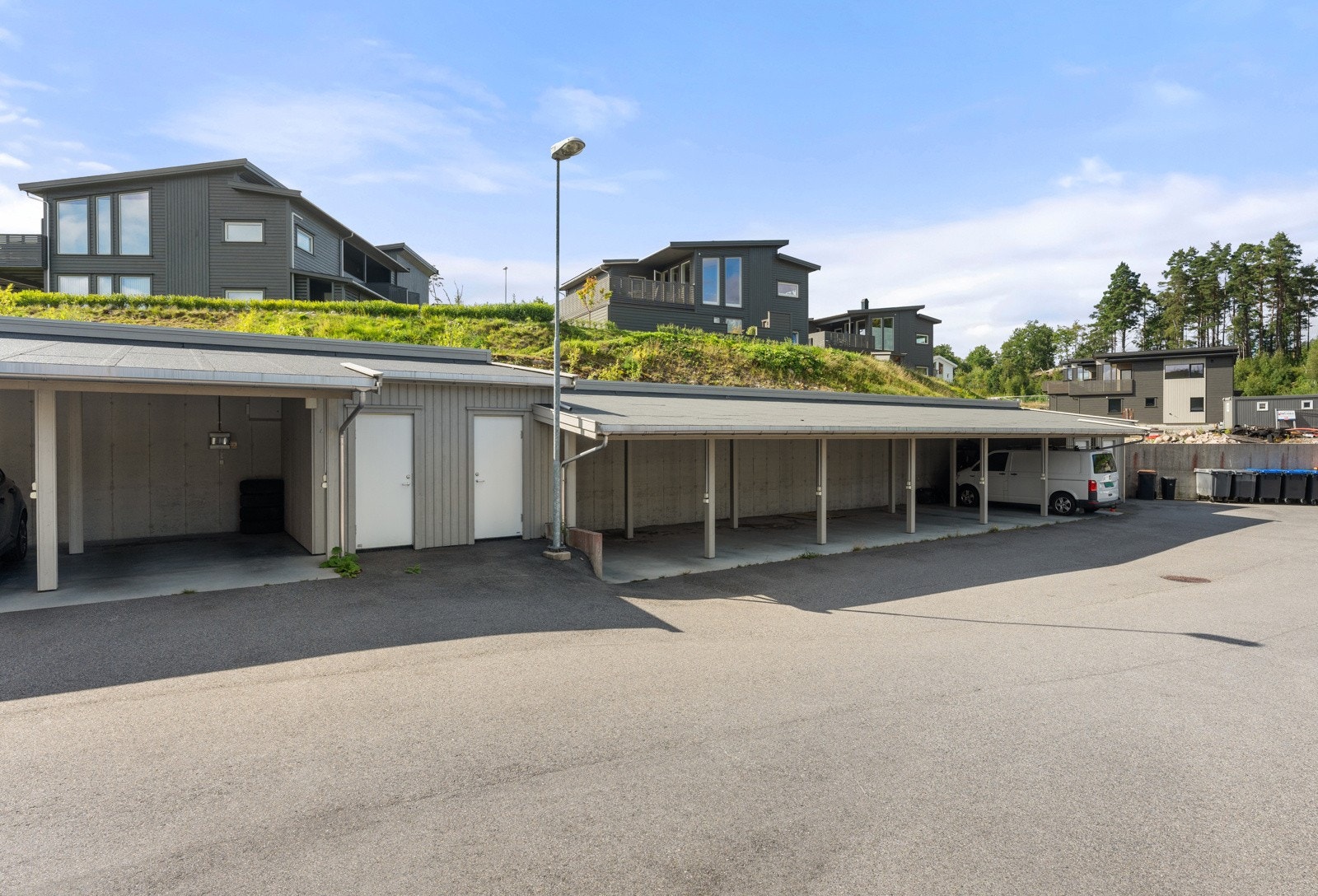 Carport i rekke. Galleribilde