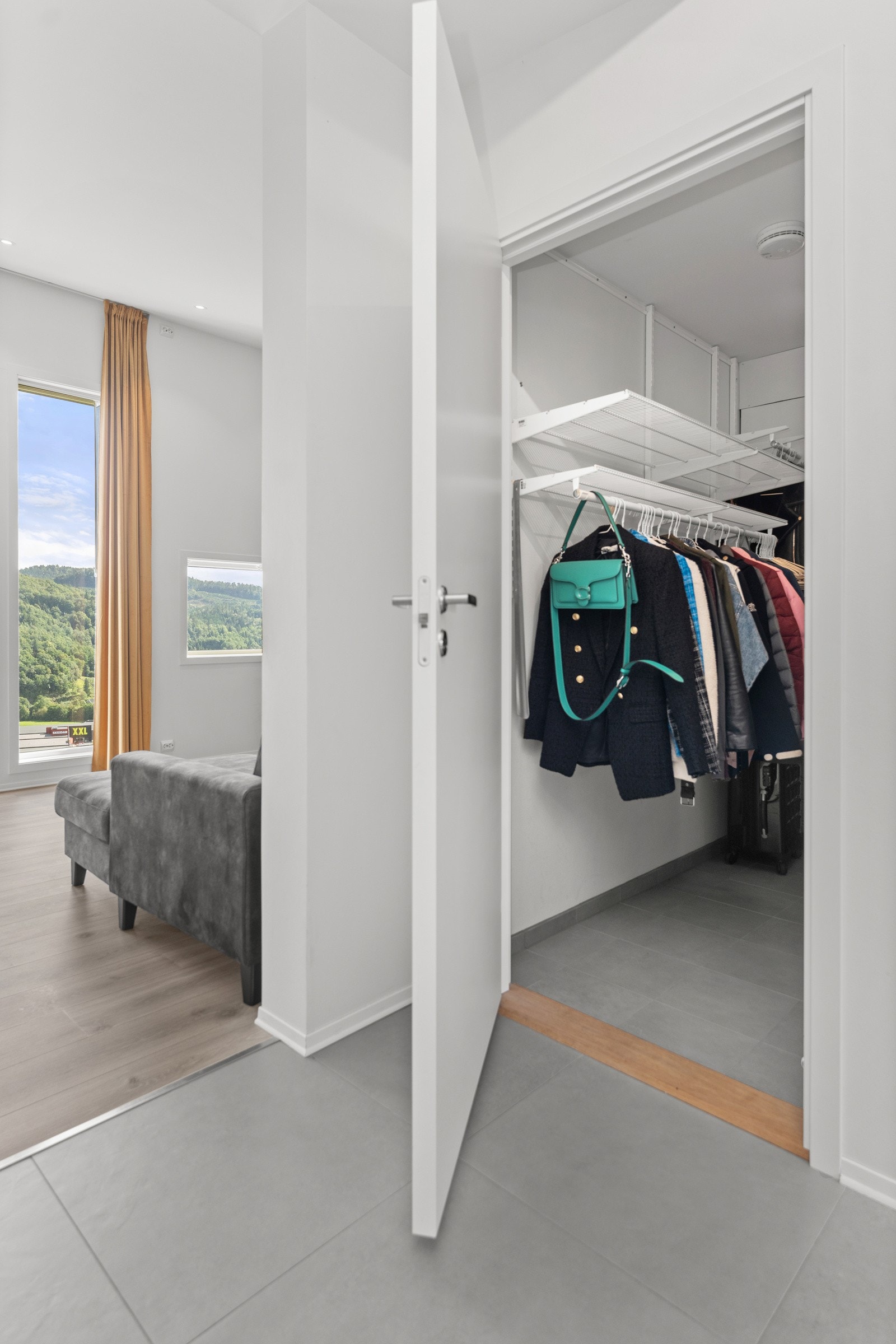 Teknisk rom og praktisk garderobe. Galleribilde