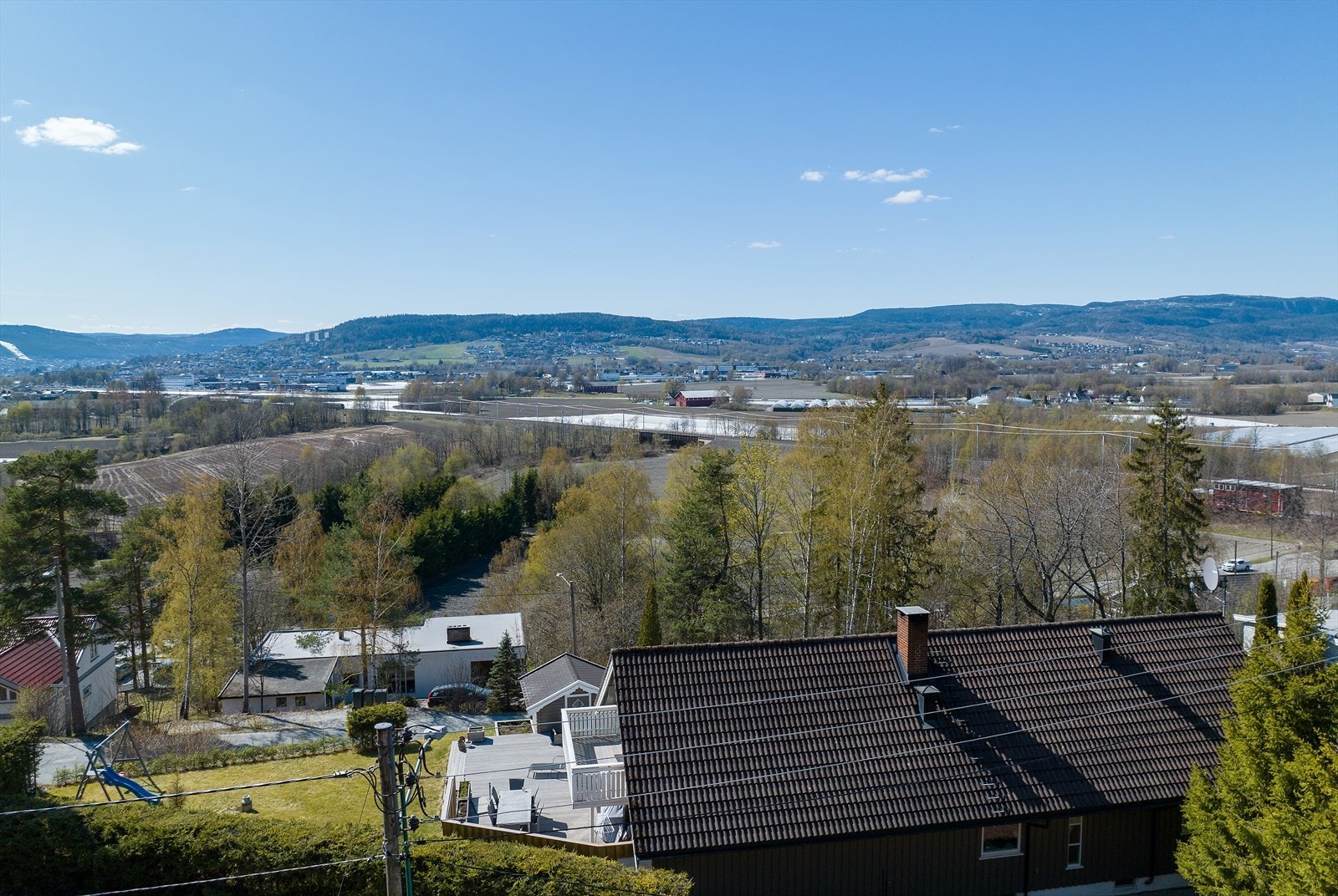 Vidstrakt utsikt utover Lier mot Drammen Galleribilde