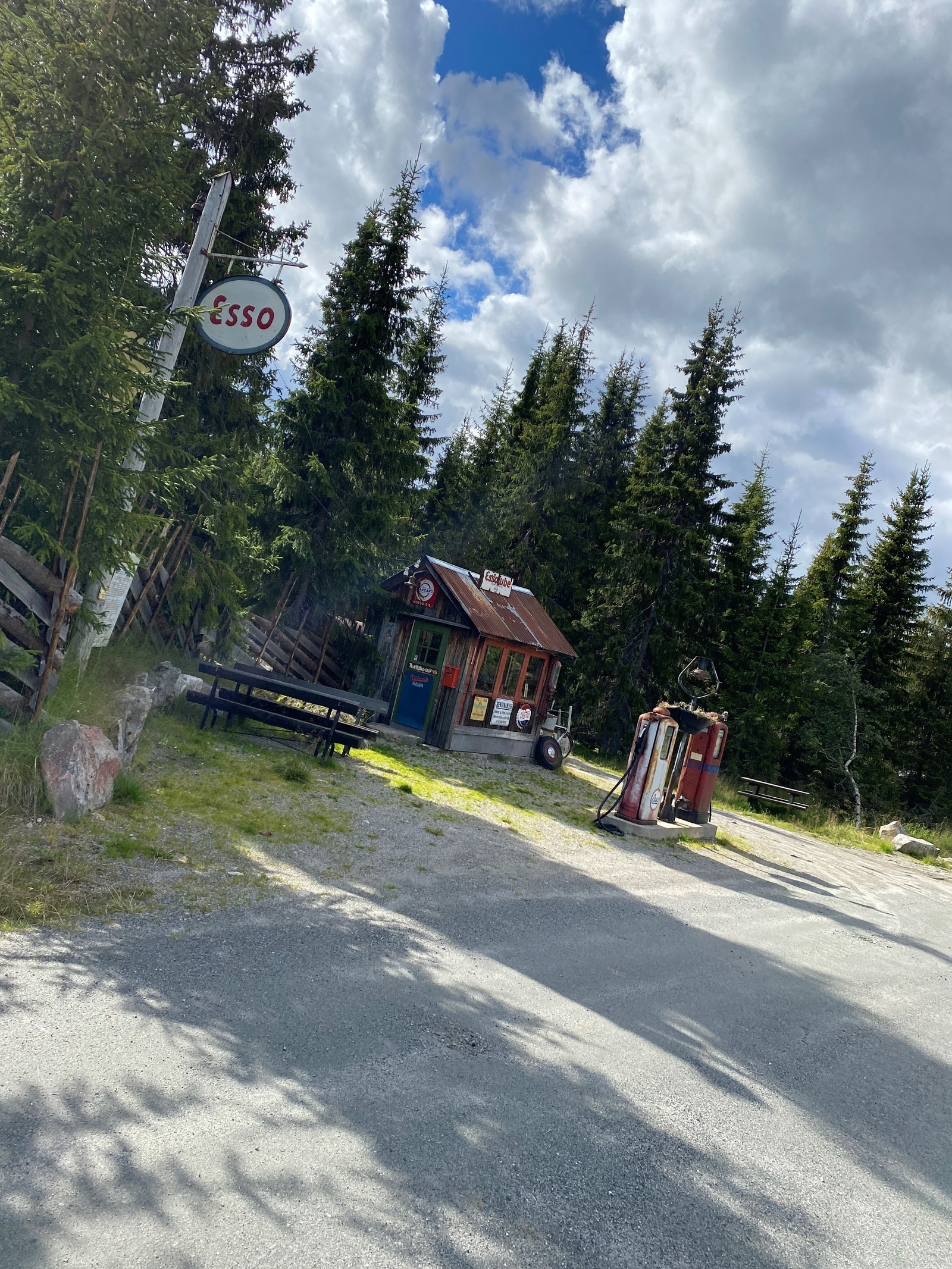 Historisk bensinstasjon Galleribilde