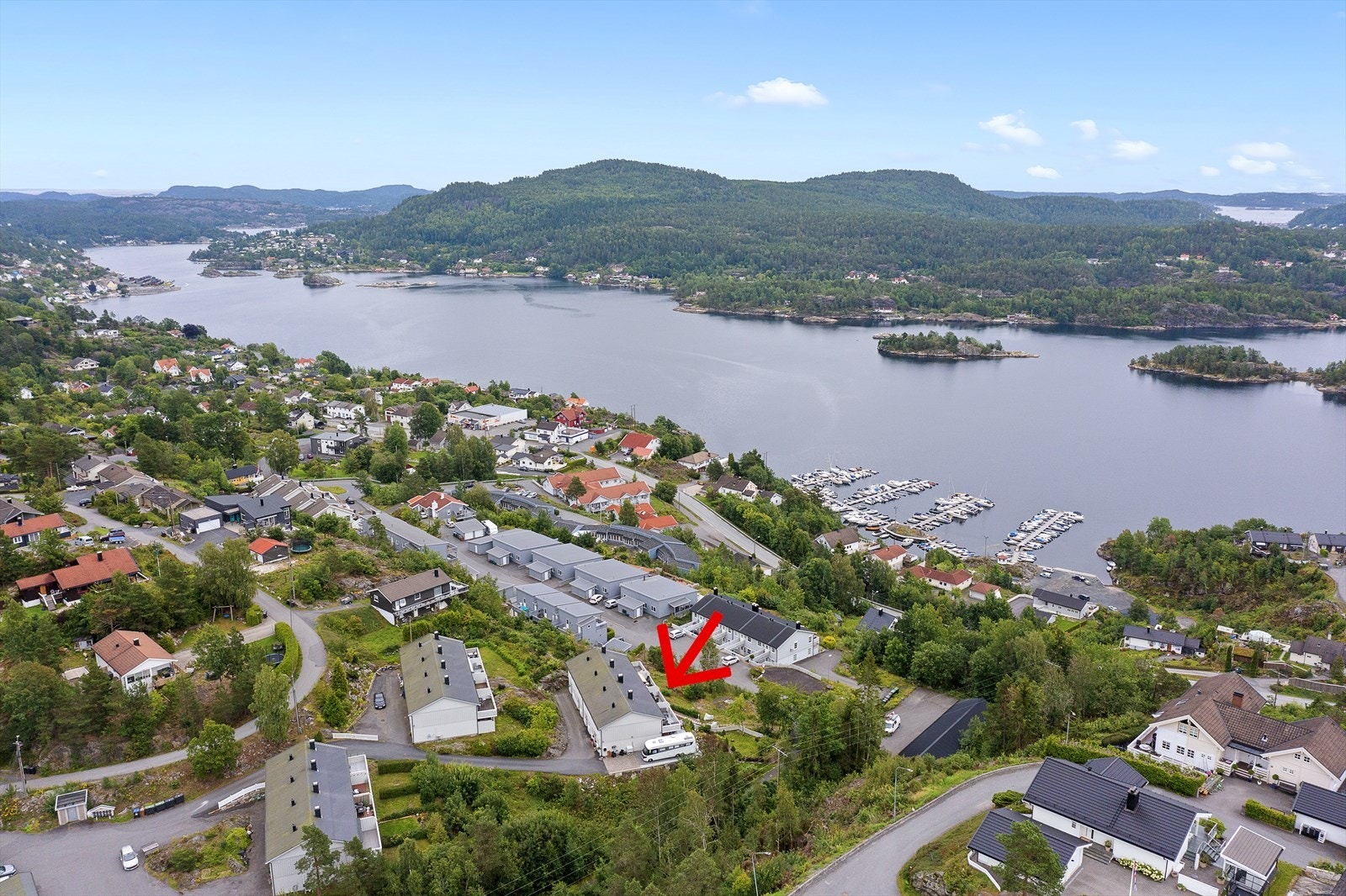 Bjørkåsveien 19C ligger i et attraktivt boligfelt på Helle. Galleribilde