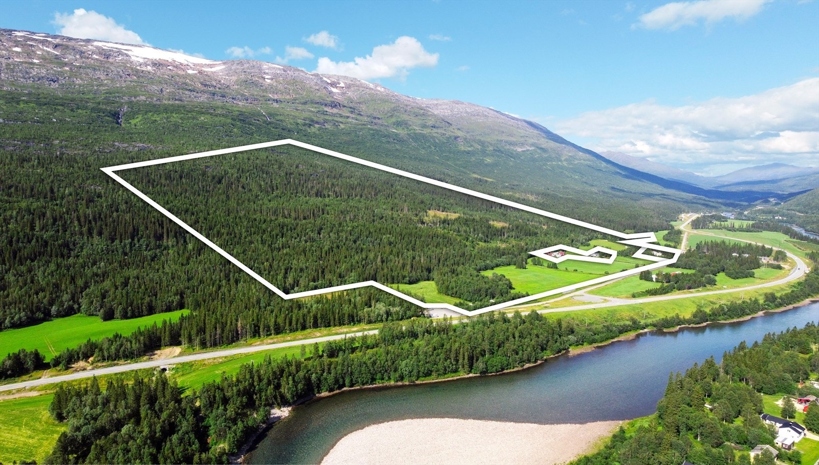 Eiendommen er stor med en tomt på hele 887516,2 m². Galleribilde