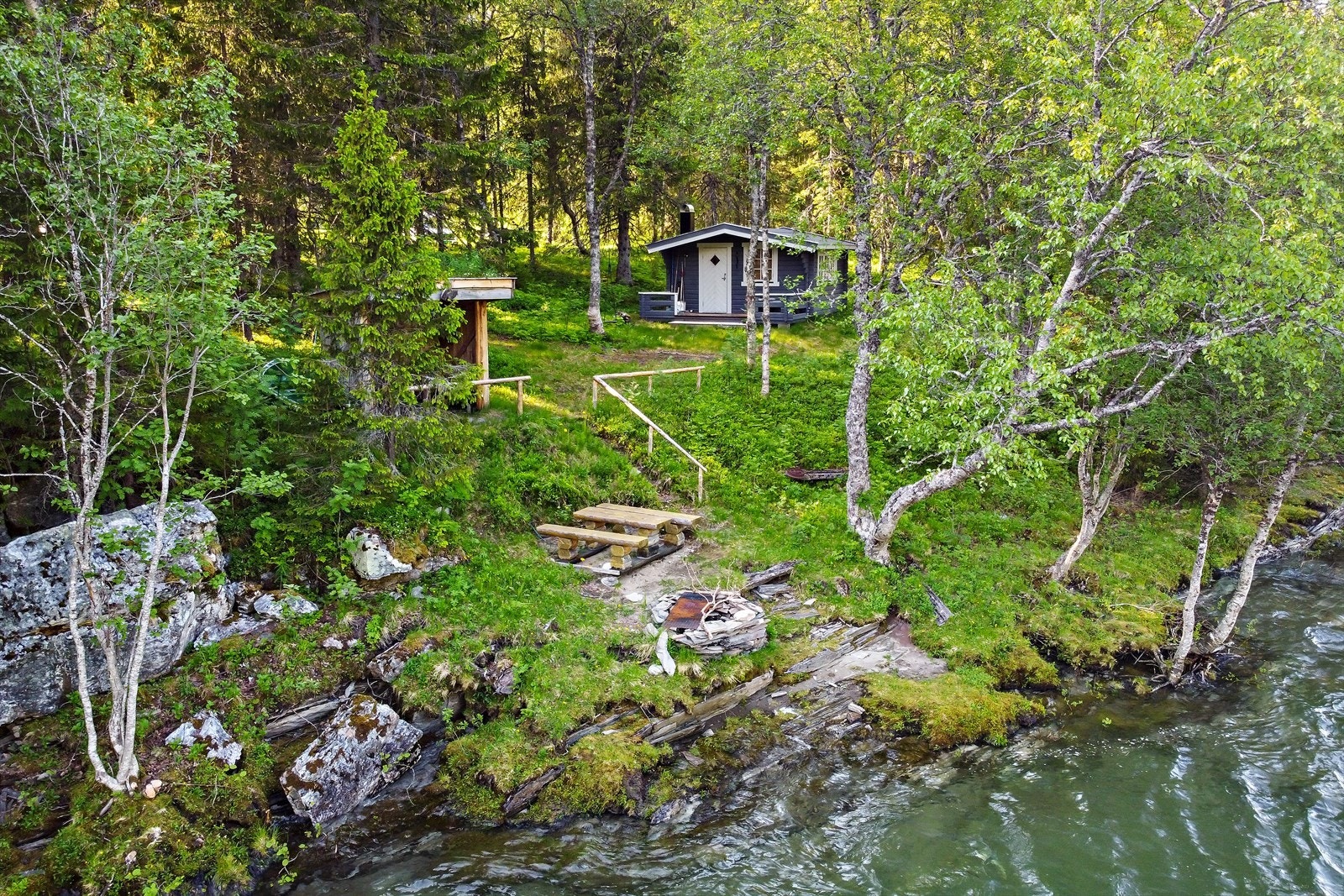 Det er 900 meter med fiskerettigheter i elva. Galleribilde