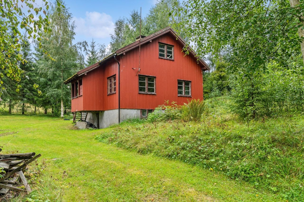 Boligen ligger landlig og usjenert til i Østre Skogbygd. Galleribilde