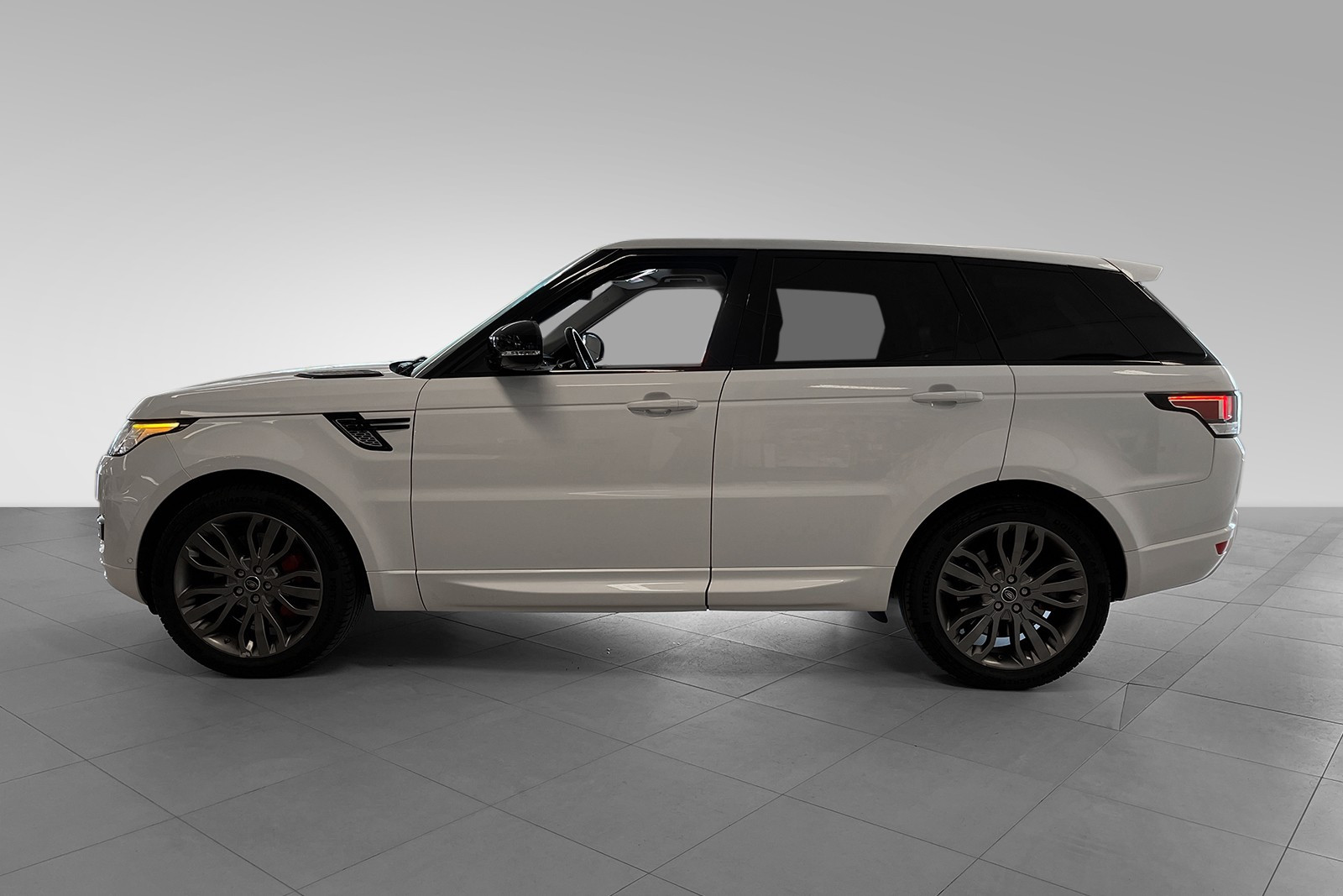 Perlemorhvit 2014 Range Rover Sport HSE  med SDV6 motor på 292 hk. Trekker 3500 kg!