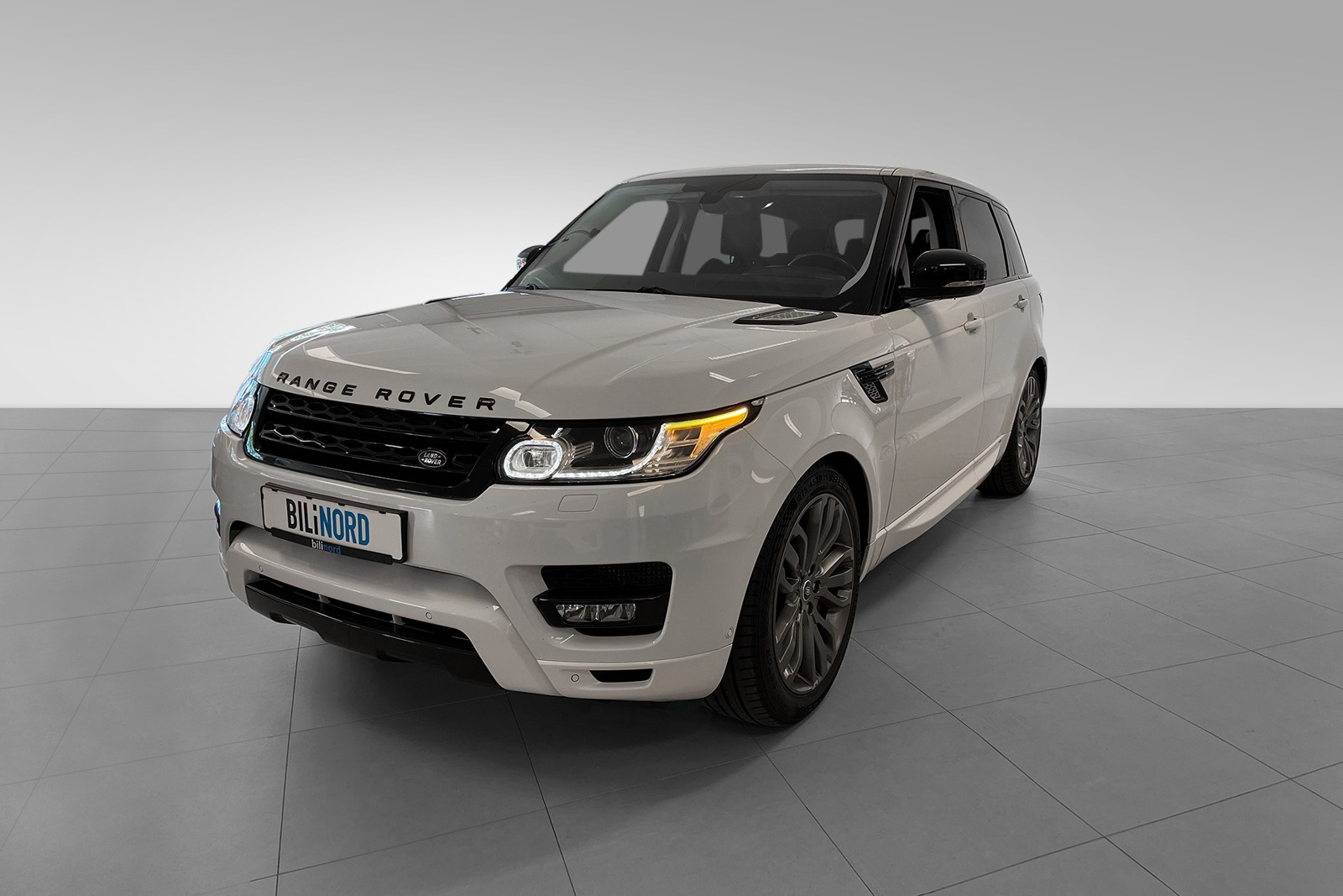 Perlemorhvit 2014 Range Rover Sport HSE  med SDV6 motor på 292 hk. Trekker 3500 kg!