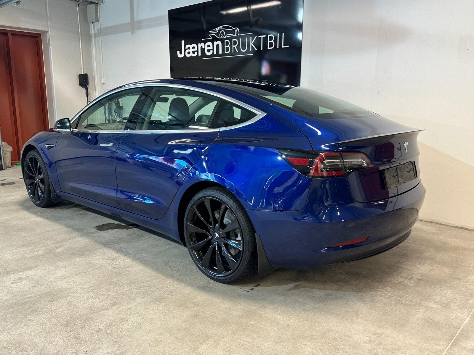 Tesla Model 3 4