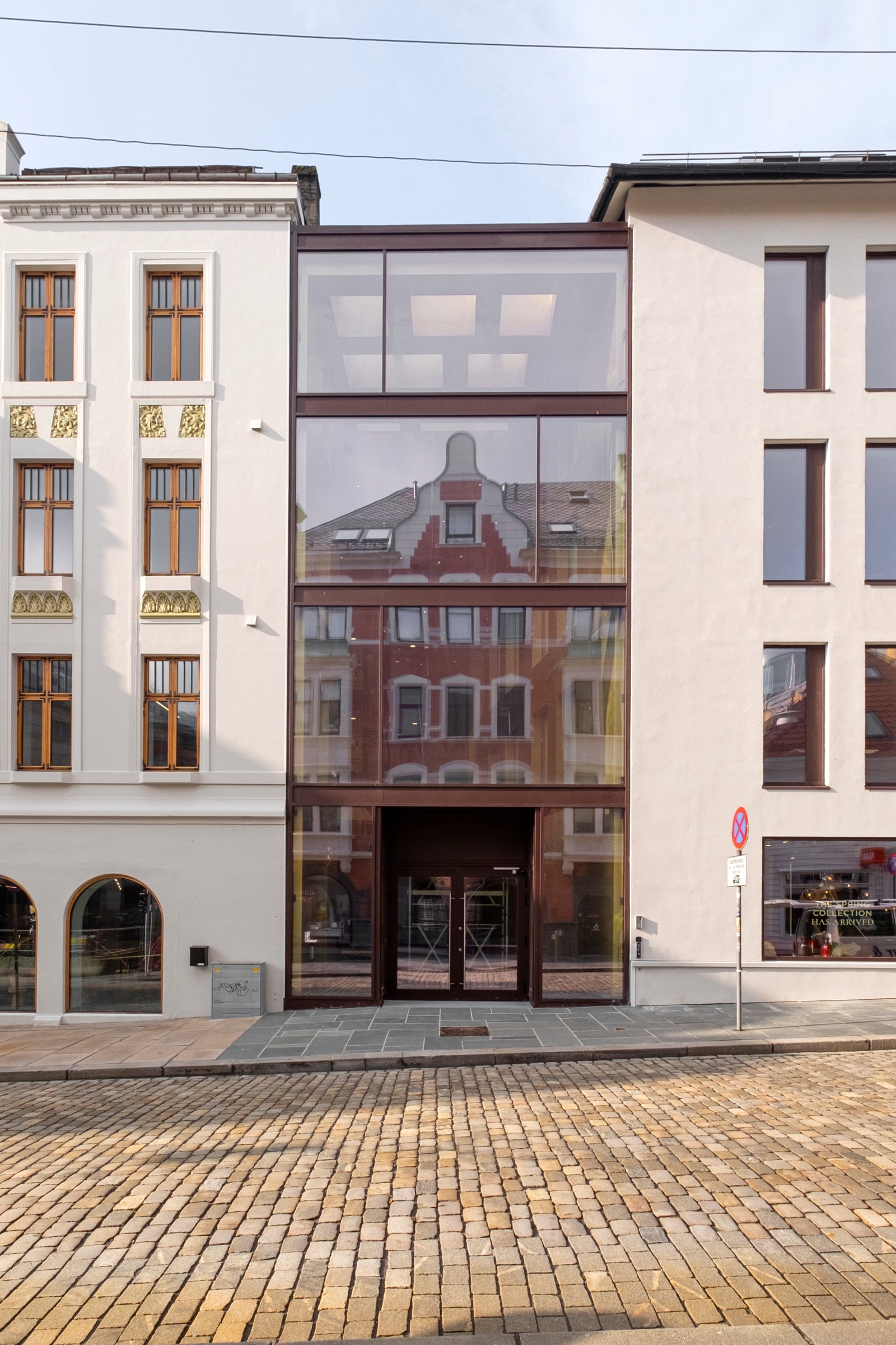 Utside bygg Galleribilde