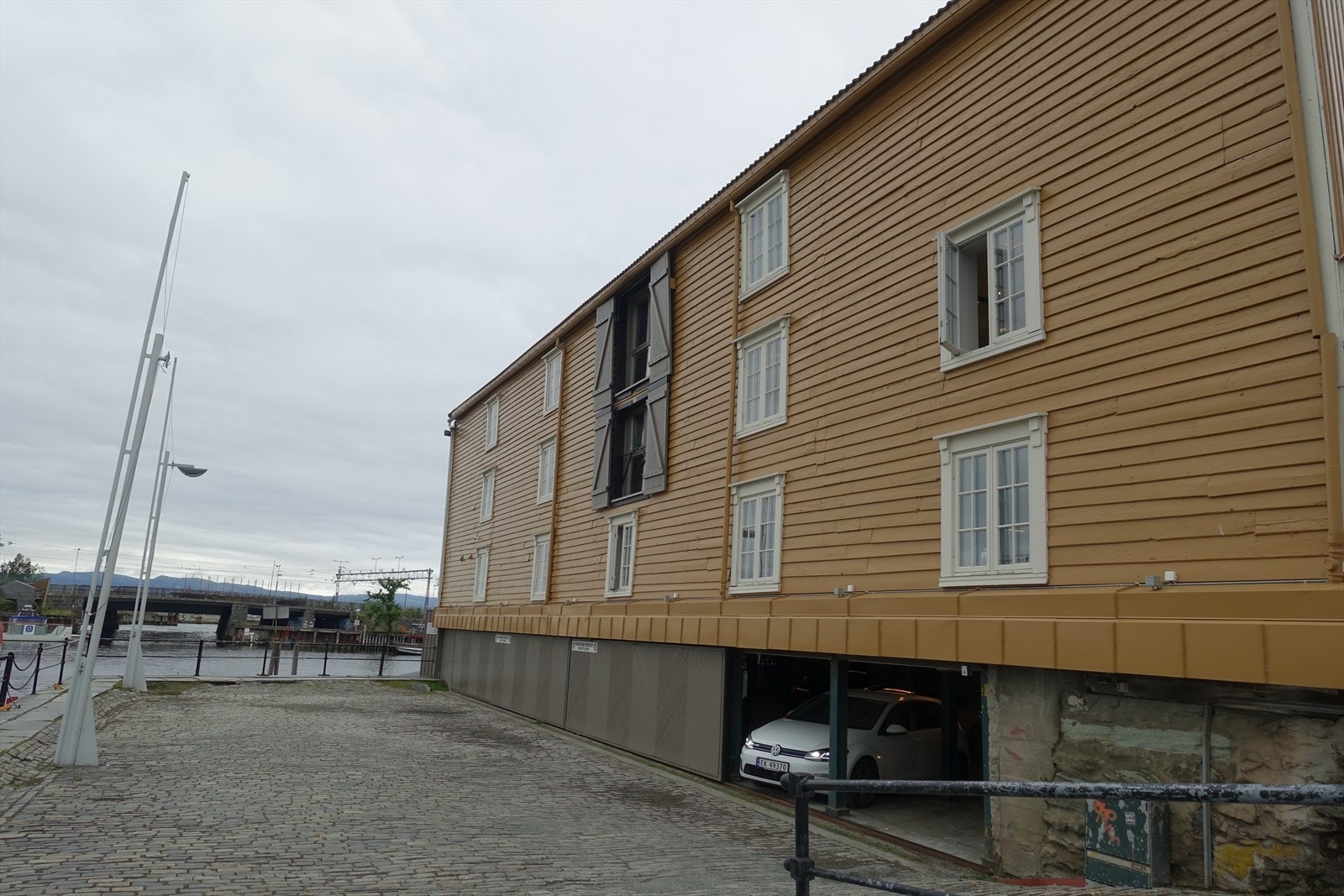 Parkeringskjeller i sokkel. Galleribilde