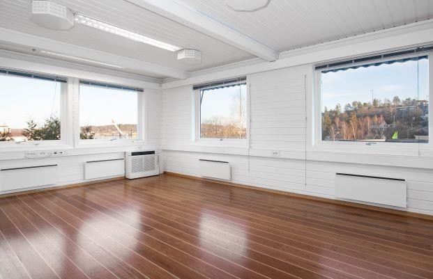Hjørnekontor med utsikt mot sjøen/Slottsfjell Galleribilde