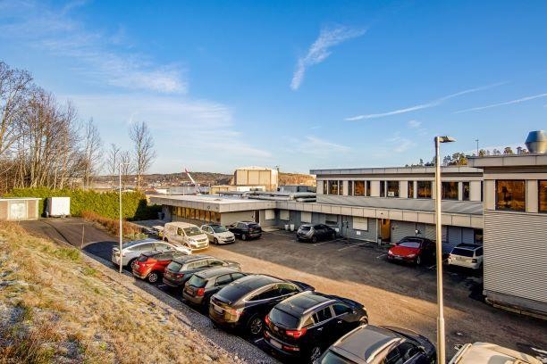 Inngang og parkering Galleribilde