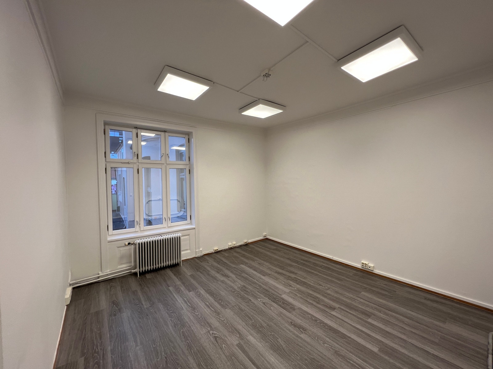 Kontor 315 og 316 har lyddempende dør Galleribilde