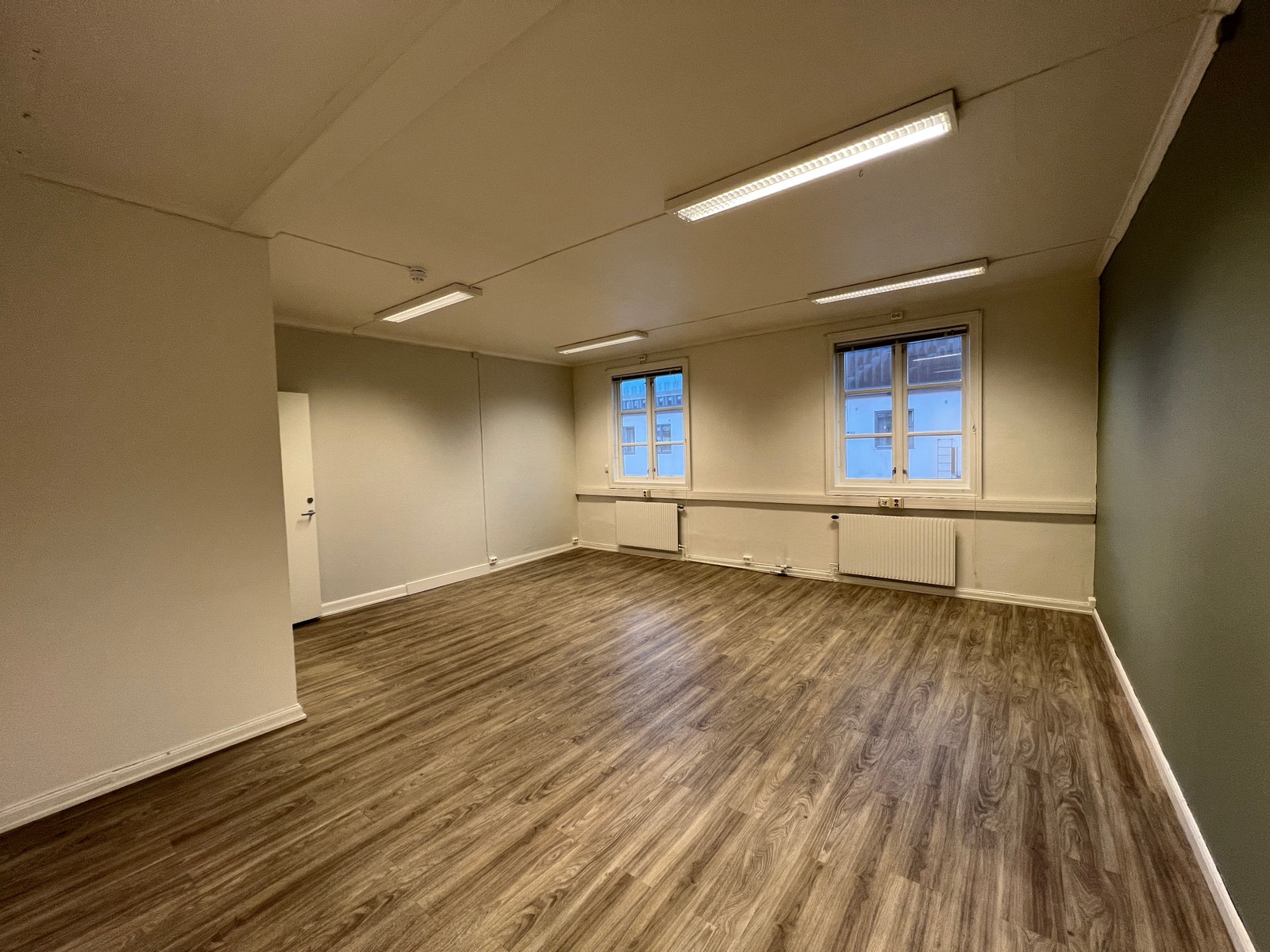 Kontor 419 - 39,7 kvm kr. 10 400. Stort hjørnekontor i enden av gangen. Galleribilde