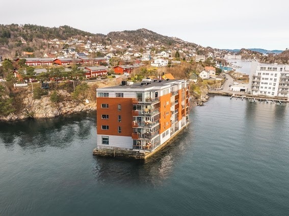 Florvåg Brygge like på innsiden. Galleribilde