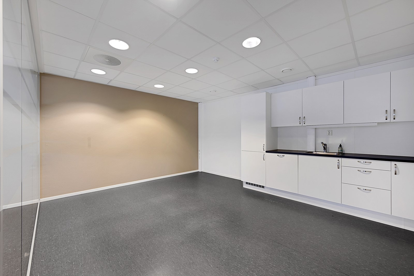 Kontor 2. etg.; møterom/spiserom Galleribilde