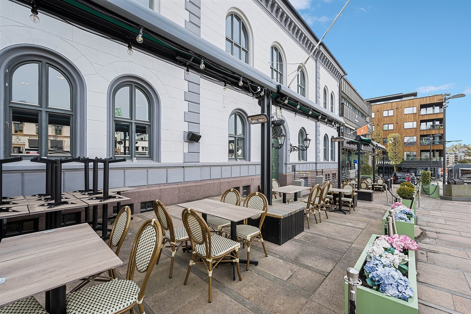 Uteservering på torvet Galleribilde