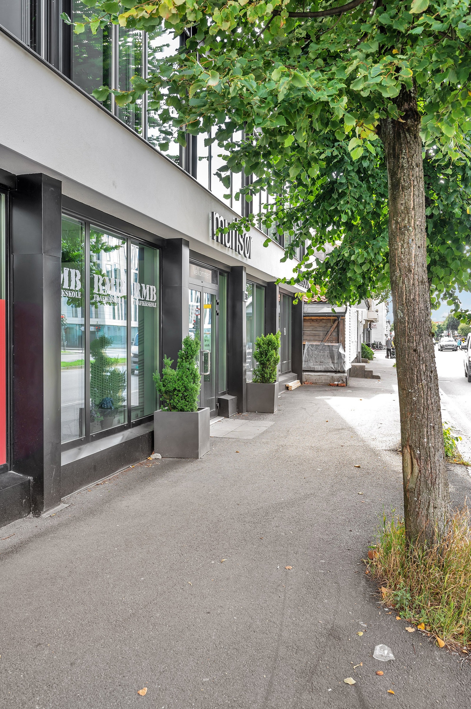 Inngang til 1 etasje Galleribilde