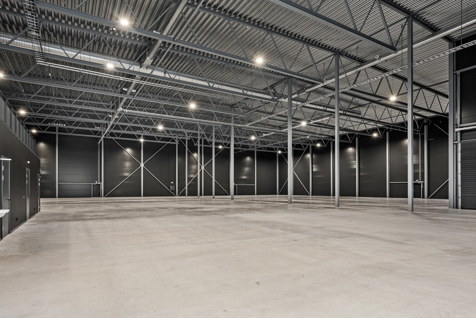 Takhøyde til drager, ca. 8,5 meter.