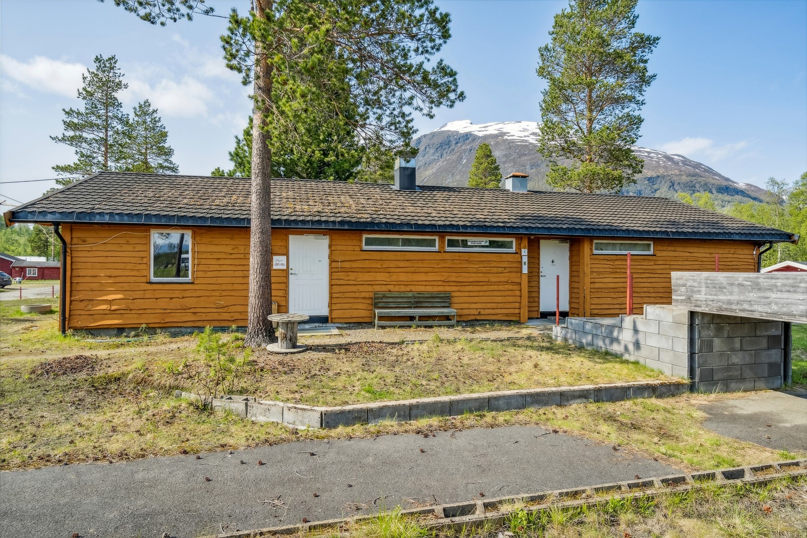 Sanitærbygg med felleskjøkken, dusjer og toalettfasiliteter Galleribilde