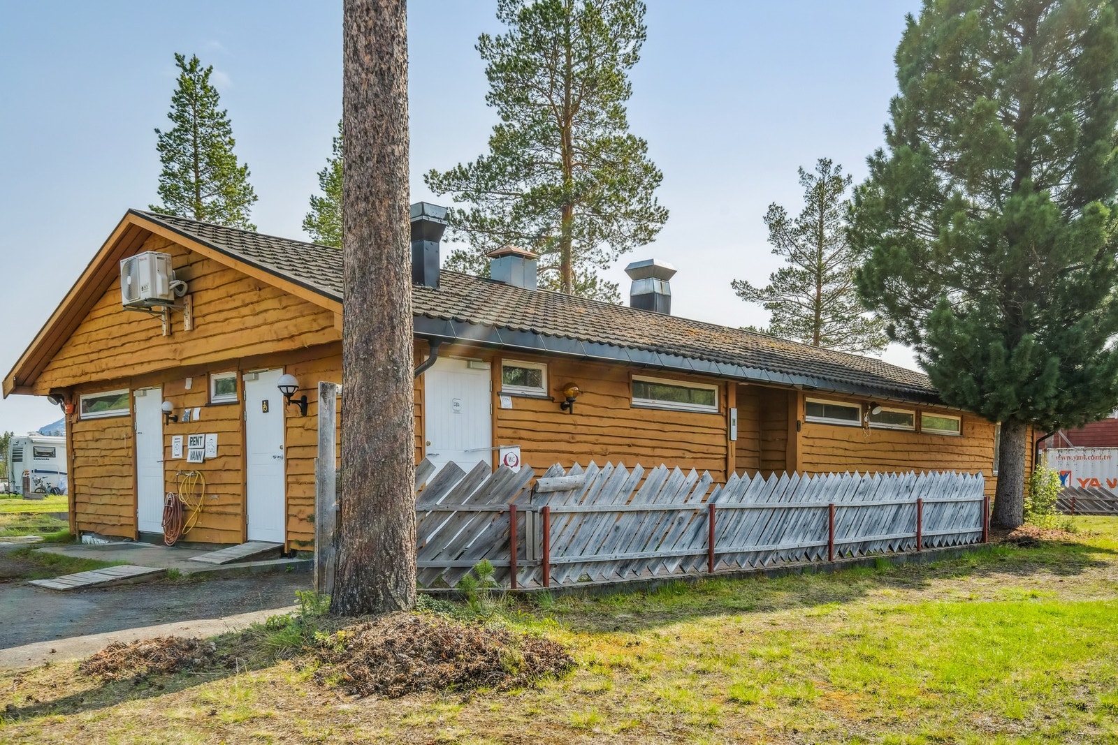 Sanitærbygg med felleskjøkken, dusjer og toalettfasiliteter Galleribilde