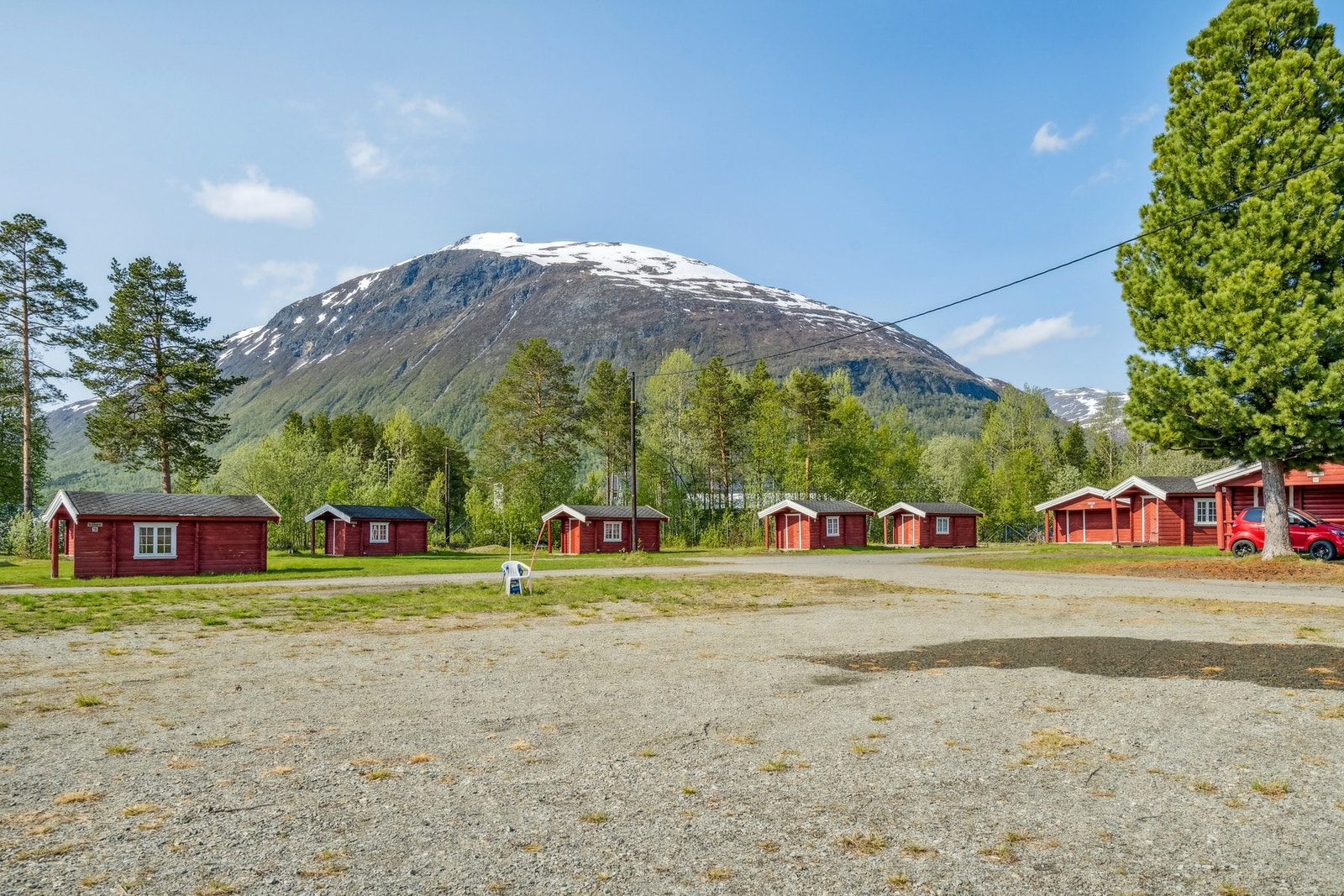 Eldre campinghytter med enkel standard Galleribilde