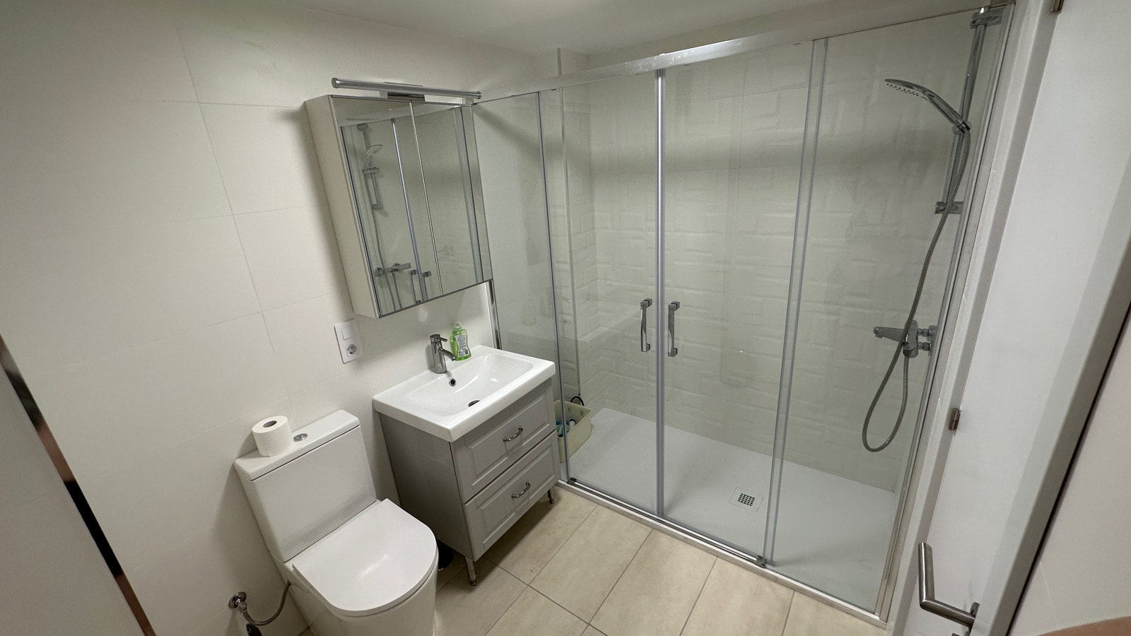 Bad med stor dusj. Galleribilde