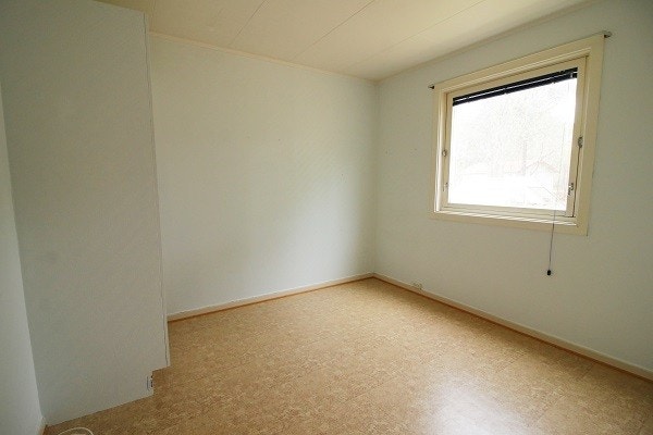 Et av 2 soverom, sokkelleilighet Galleribilde