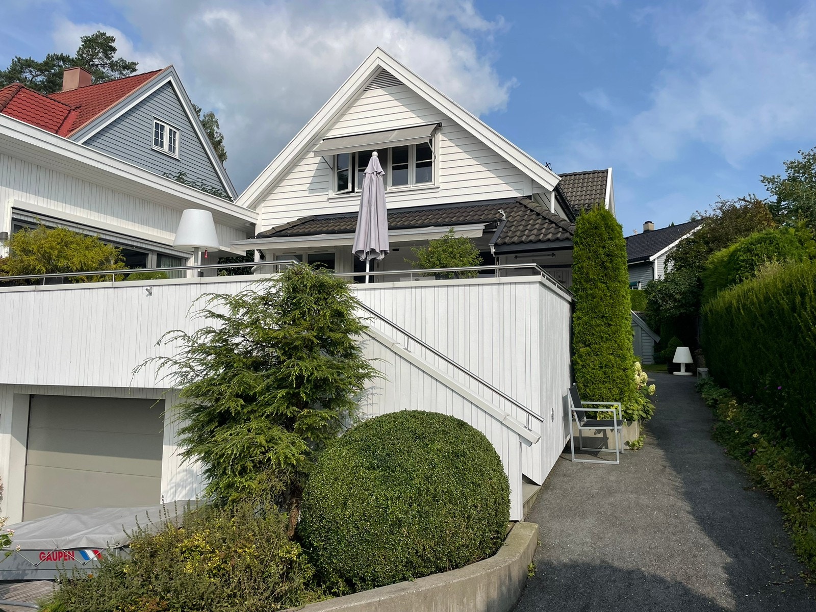 Hybel i moderne rolig enebolig sentralt på Bekkestua. Galleribilde