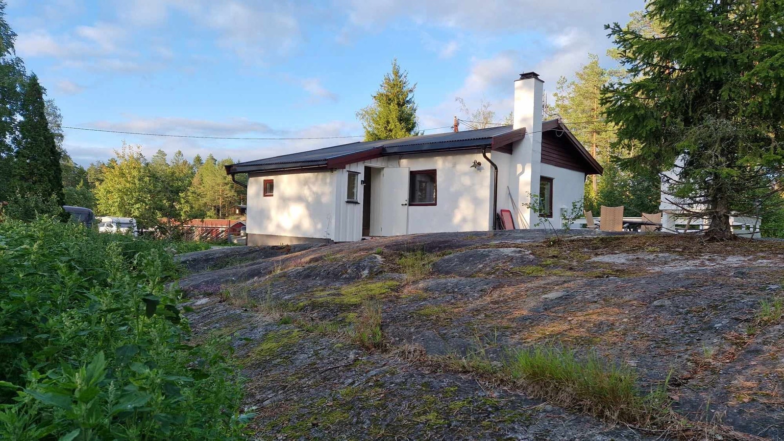 Rolig område innerst i blindvei, med lett tilgang til turområder Galleribilde