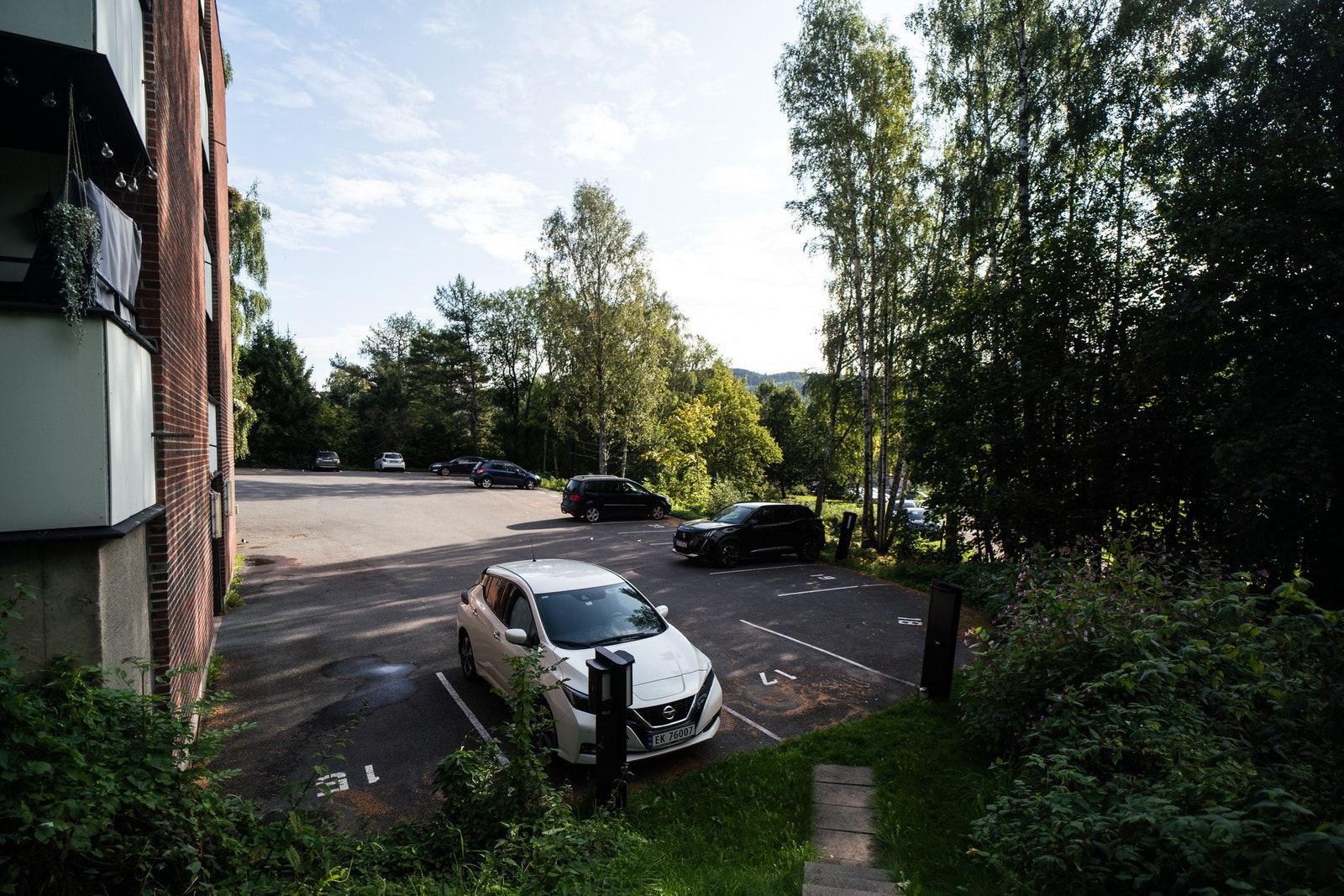 parkeringsplass med mulighet for elbil-lading. Galleribilde