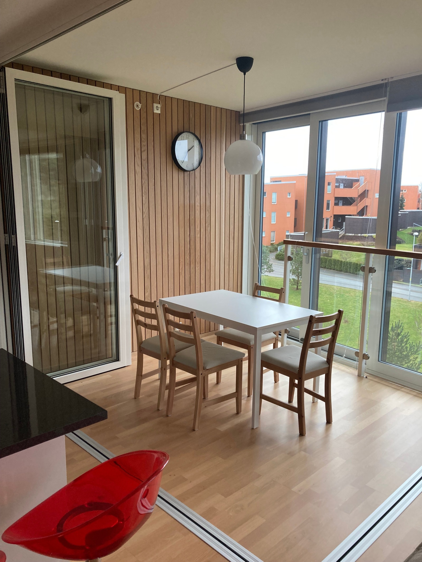 Pen stue med godt lysinnslipp Galleribilde