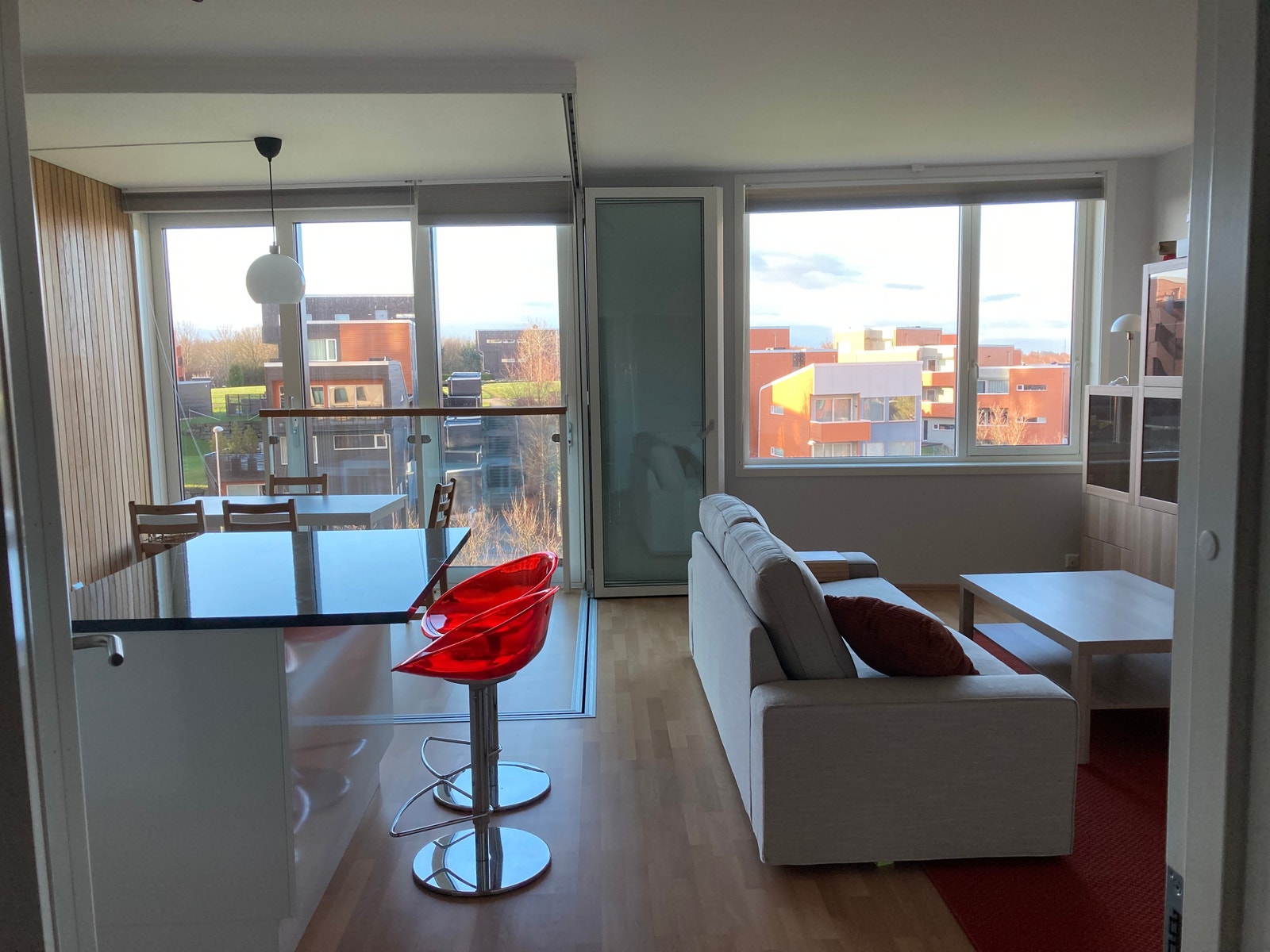 Pen stue med godt lysinnslipp Galleribilde