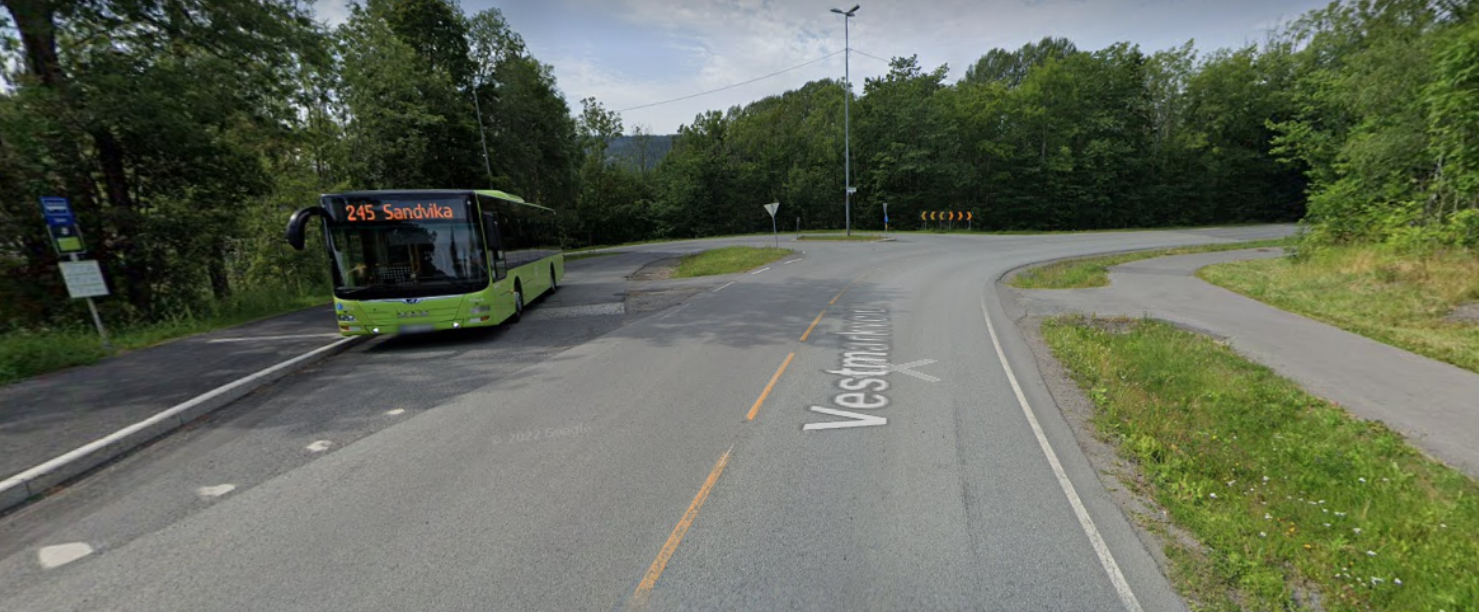 Staver bussholdeplass er 240 meter fra hybelen. Kort vei til Sandvika stasjon Galleribilde