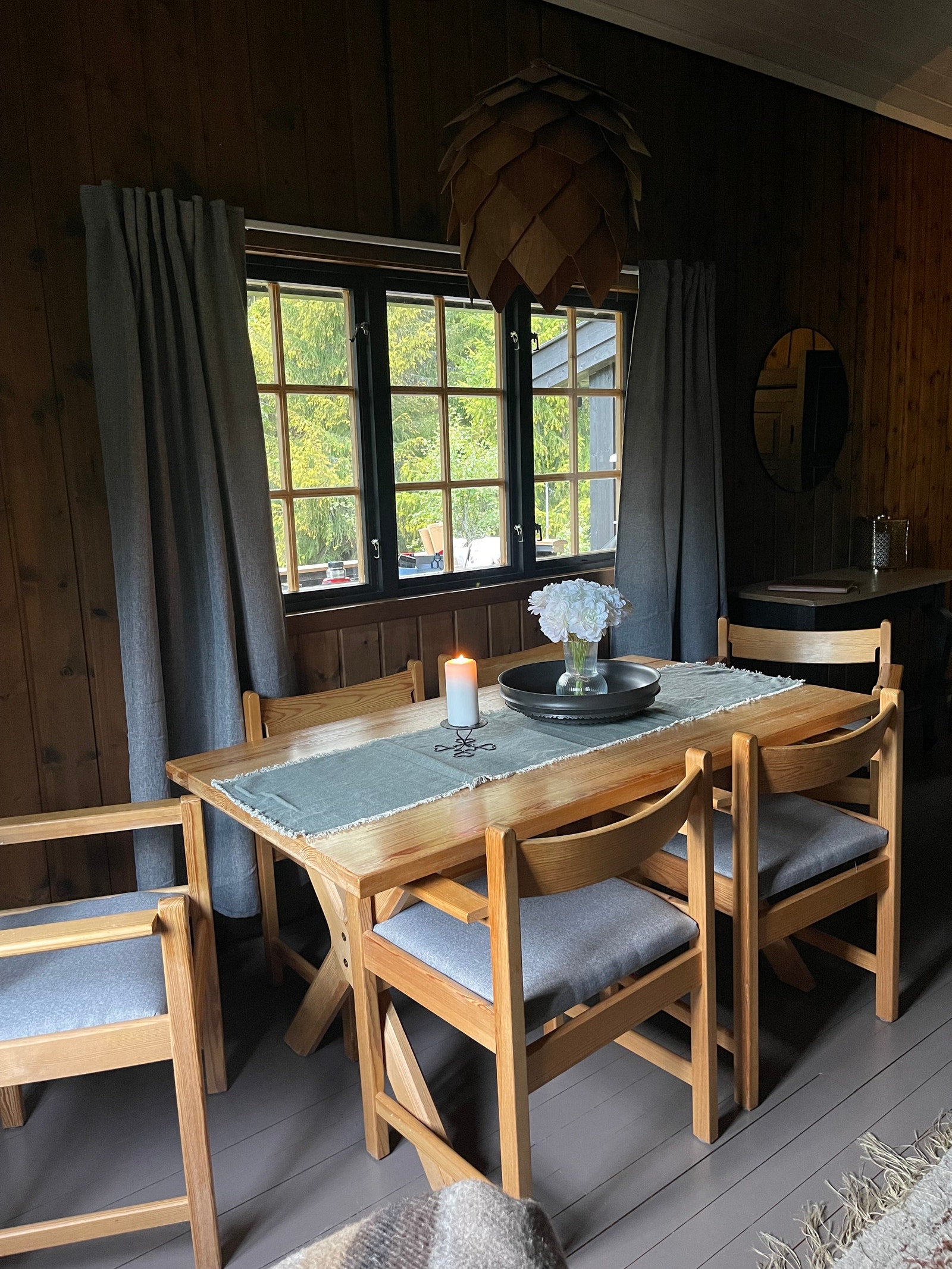 Spisestue med plass til 6 personer Galleribilde