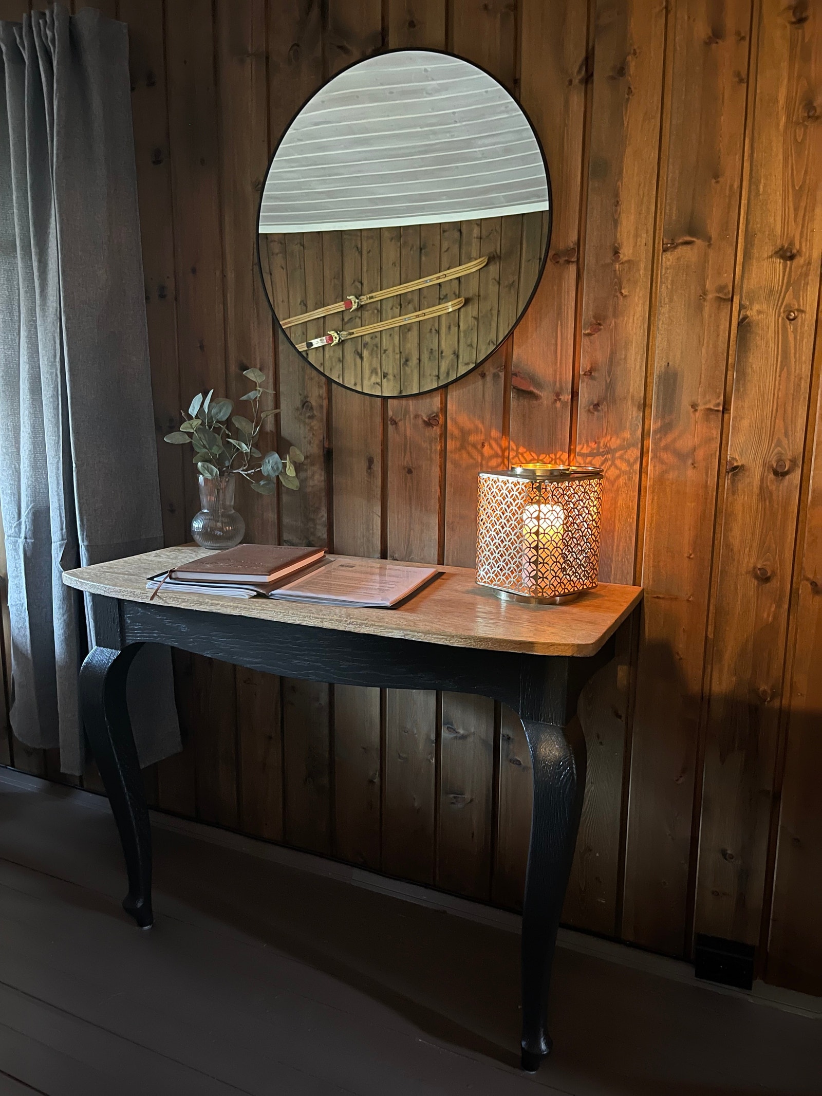 Konsollbord som også kan brukes som arbeidsbord! Galleribilde