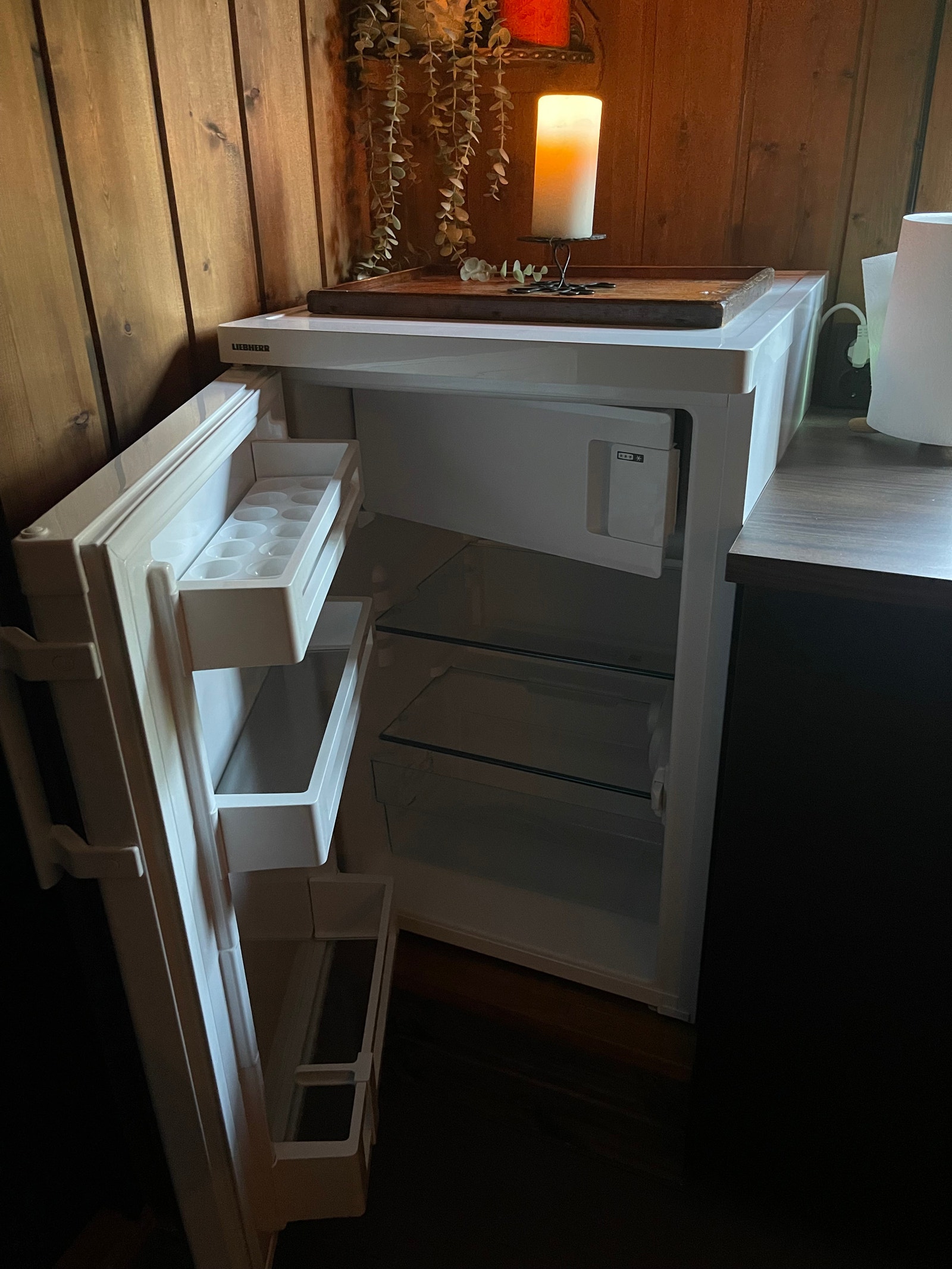 Kjøleskap med fryseboks Galleribilde