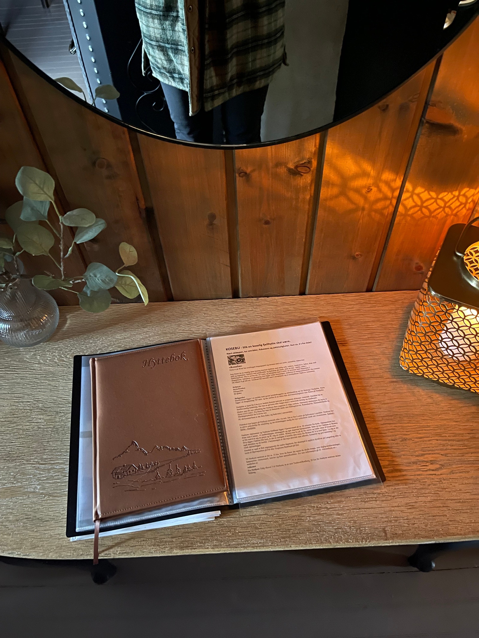 Perm med informasjon om hytta og området Galleribilde