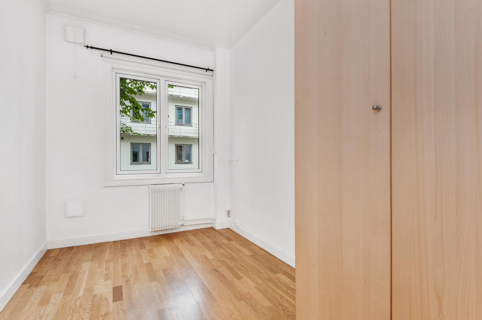 Dette er soverommet. Skapet er stort og følger med. Galleribilde
