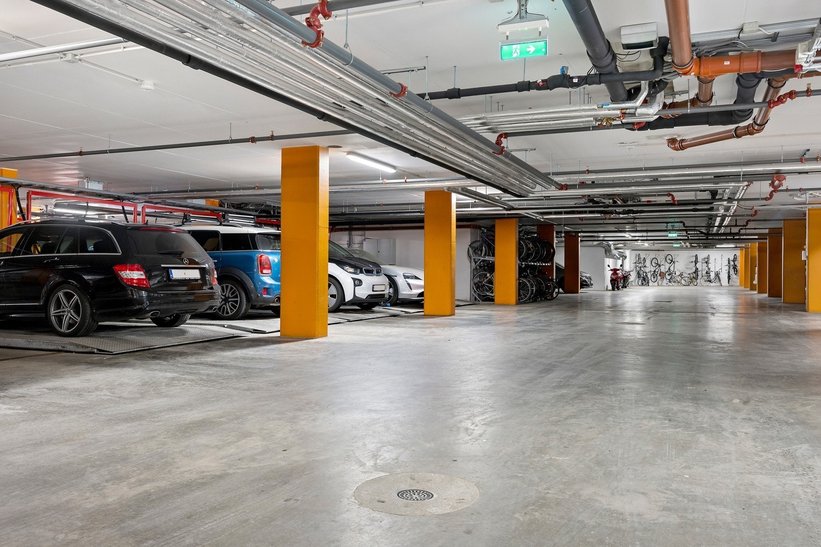 Egen parkeringsplass i felles lukket garasjeanlegg Galleribilde