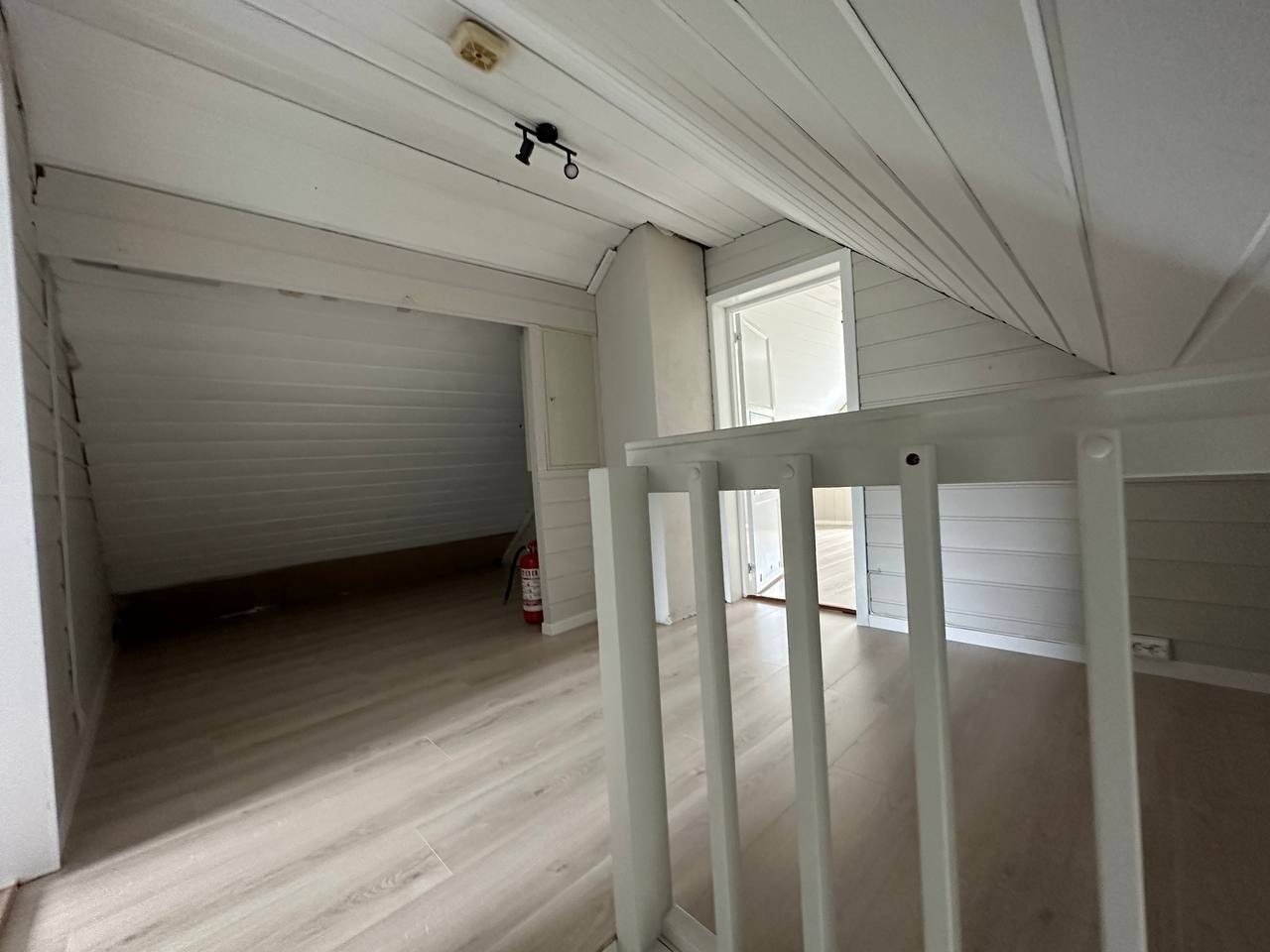 Gang i 2. etasje til lagring Galleribilde