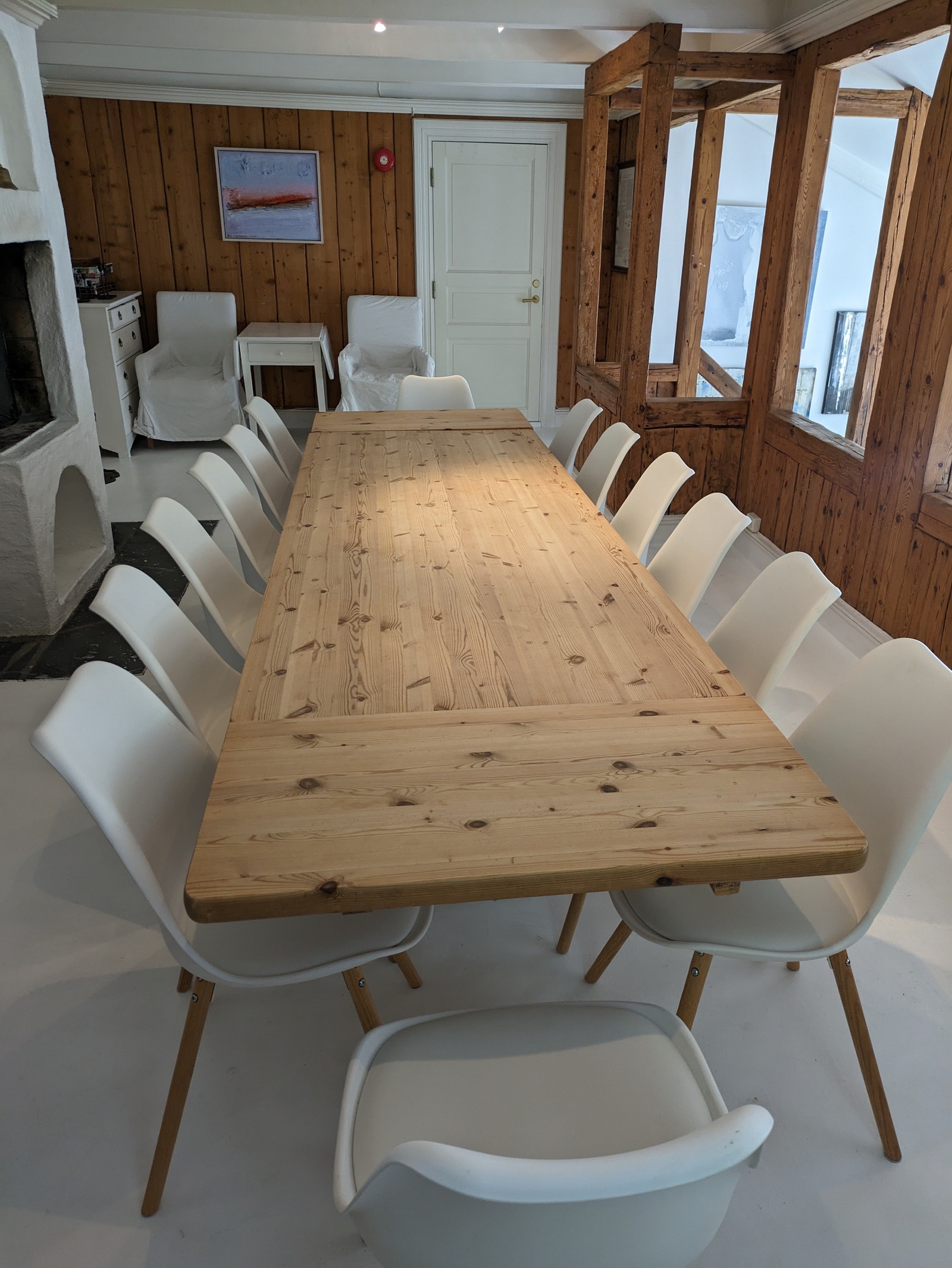 Spisestue med peis - 26 spiseplasser med tilleggsbord Galleribilde