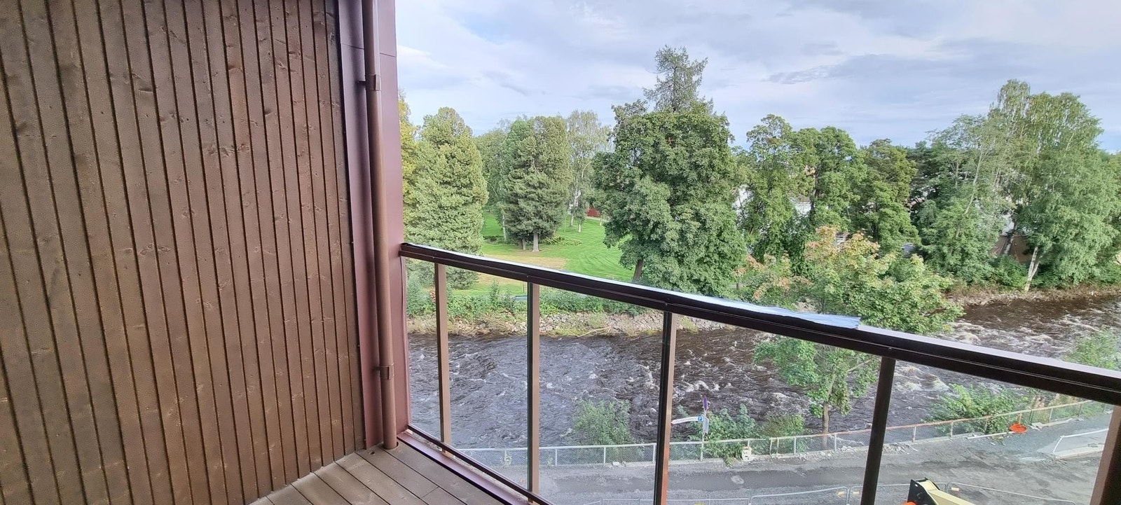 Romslig terrasse med flott utsikt Galleribilde