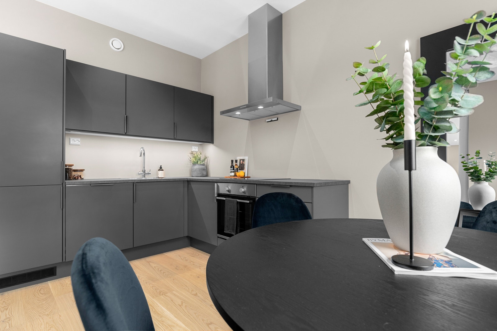 Lekker kjøkkeninnredning og integrerte hvitevarer fra kvalitetsleverandøren Sigdal. Galleribilde