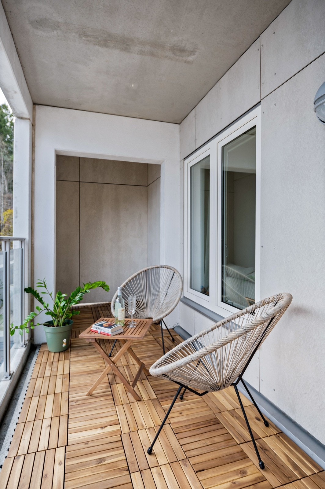 Stor, solrik balkong utemøbler kan medfølge Galleribilde