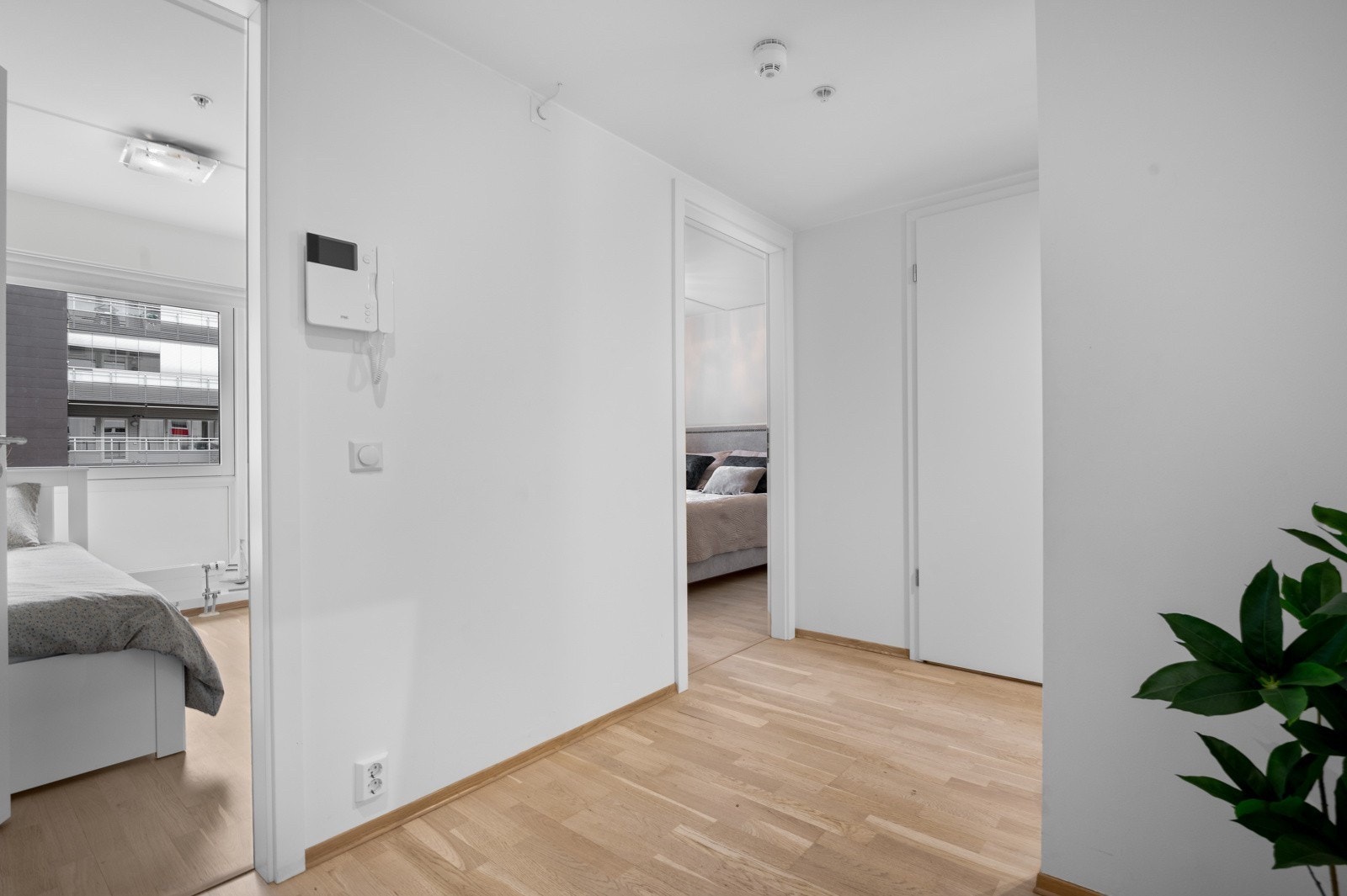 Stor inngang med callingsystem med video Galleribilde