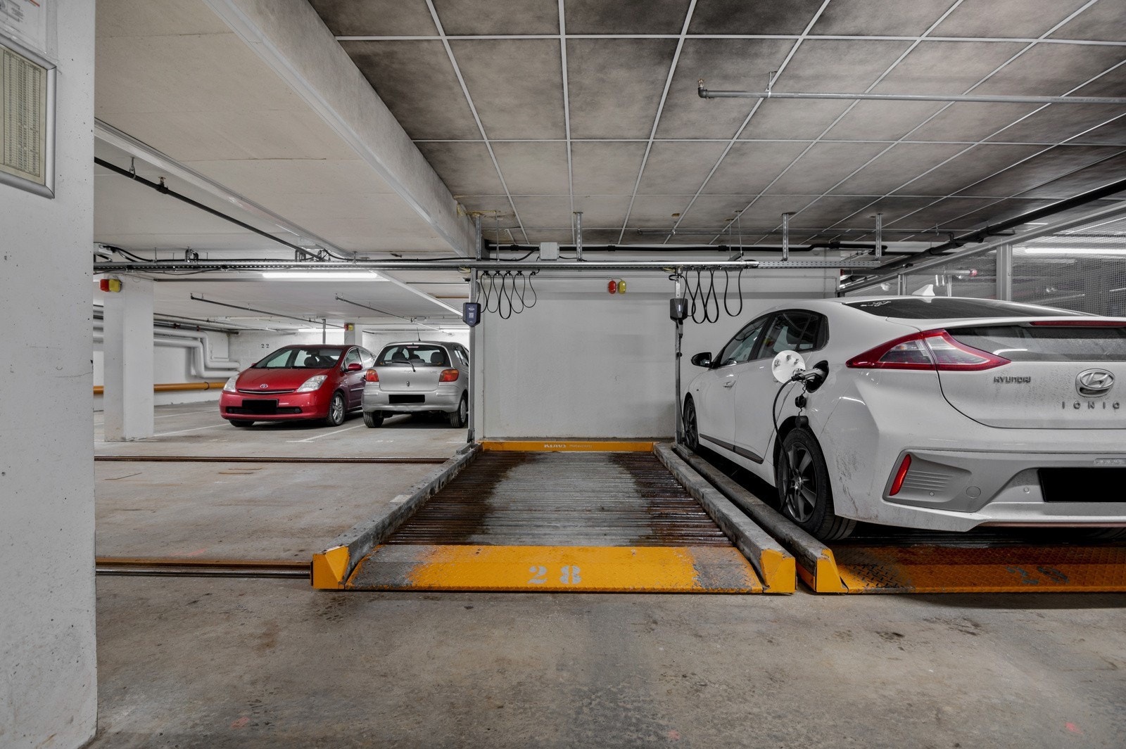 En parkeringsplass tilhørende leiligheten følger med Galleribilde