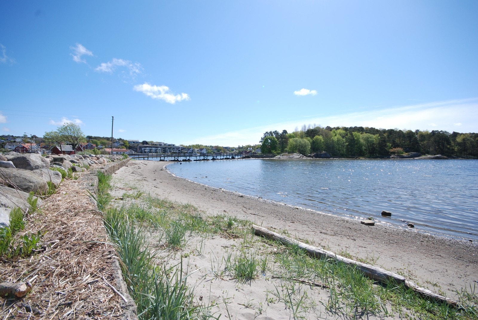 Ellers er det flere fine badeplasser i umiddelbar nærhet - krabbefiske for de minste er også populært. Galleribilde