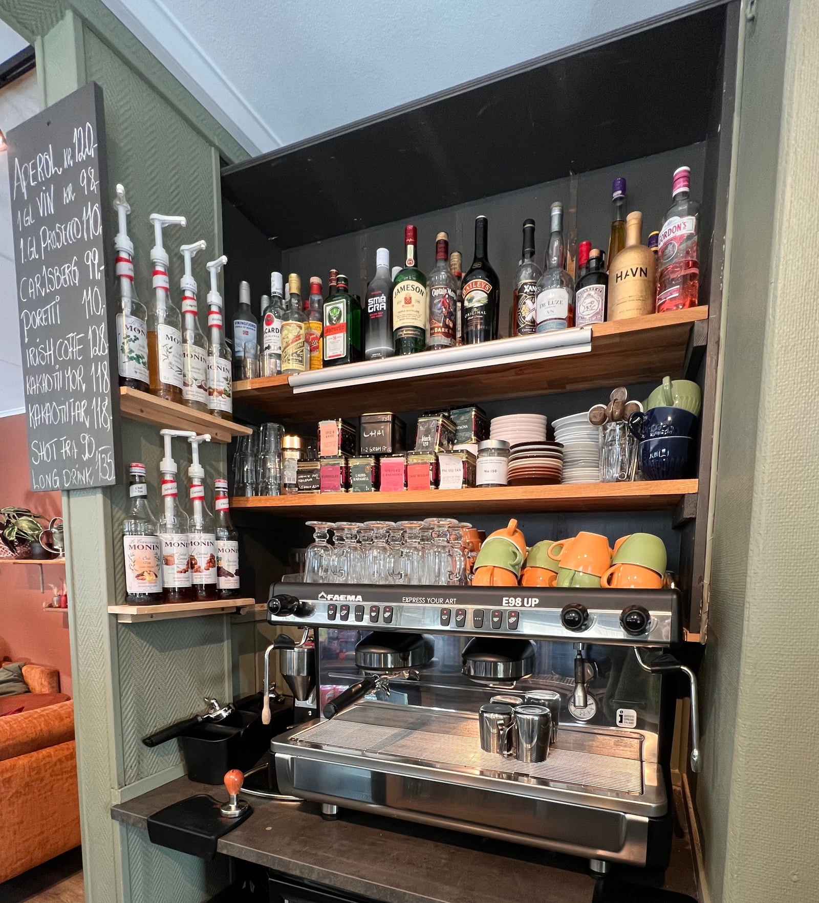 Kaffemaskin, det selges MYE kaffe Galleribilde