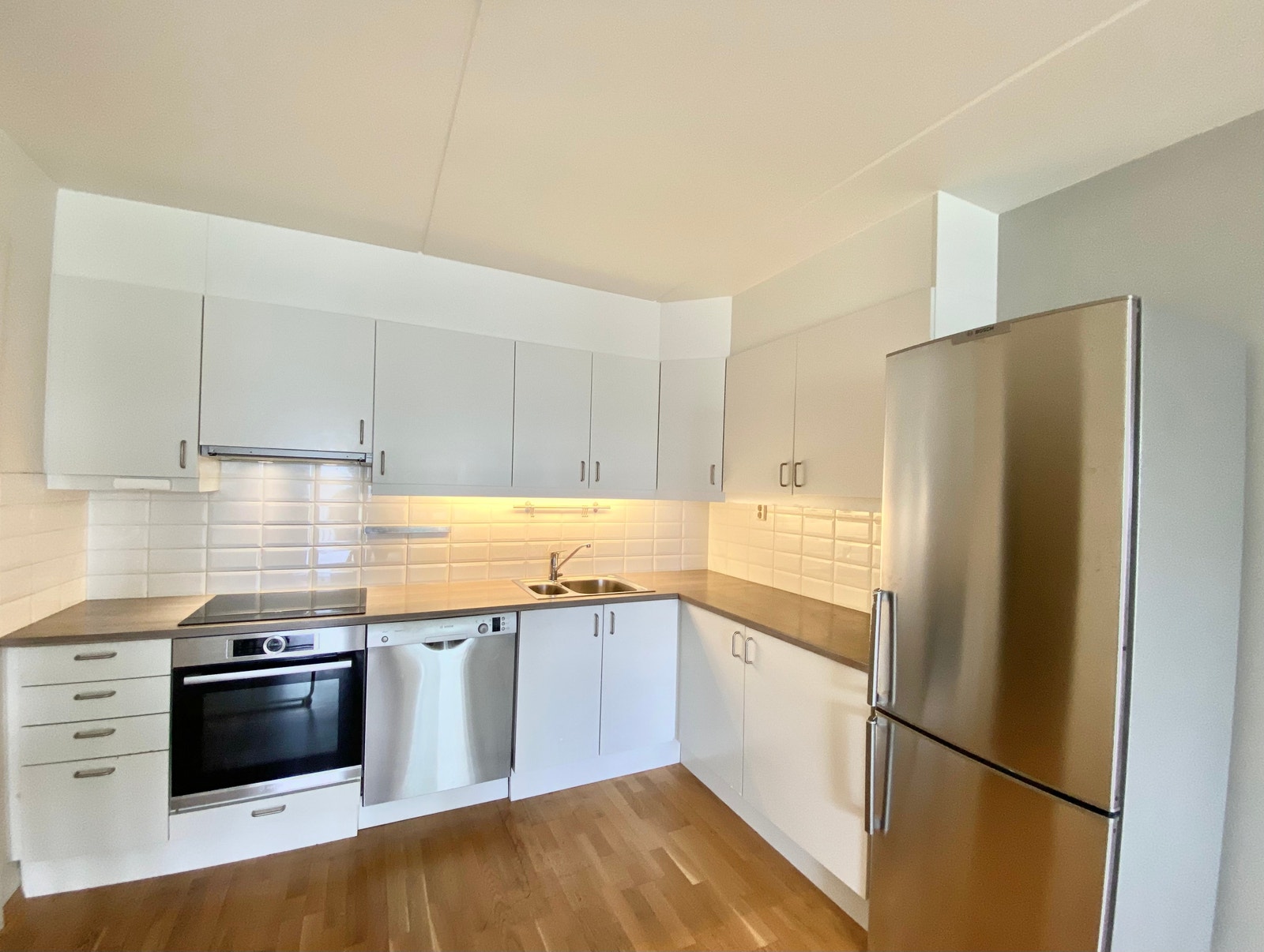 Kjøkken med stor benk Galleribilde