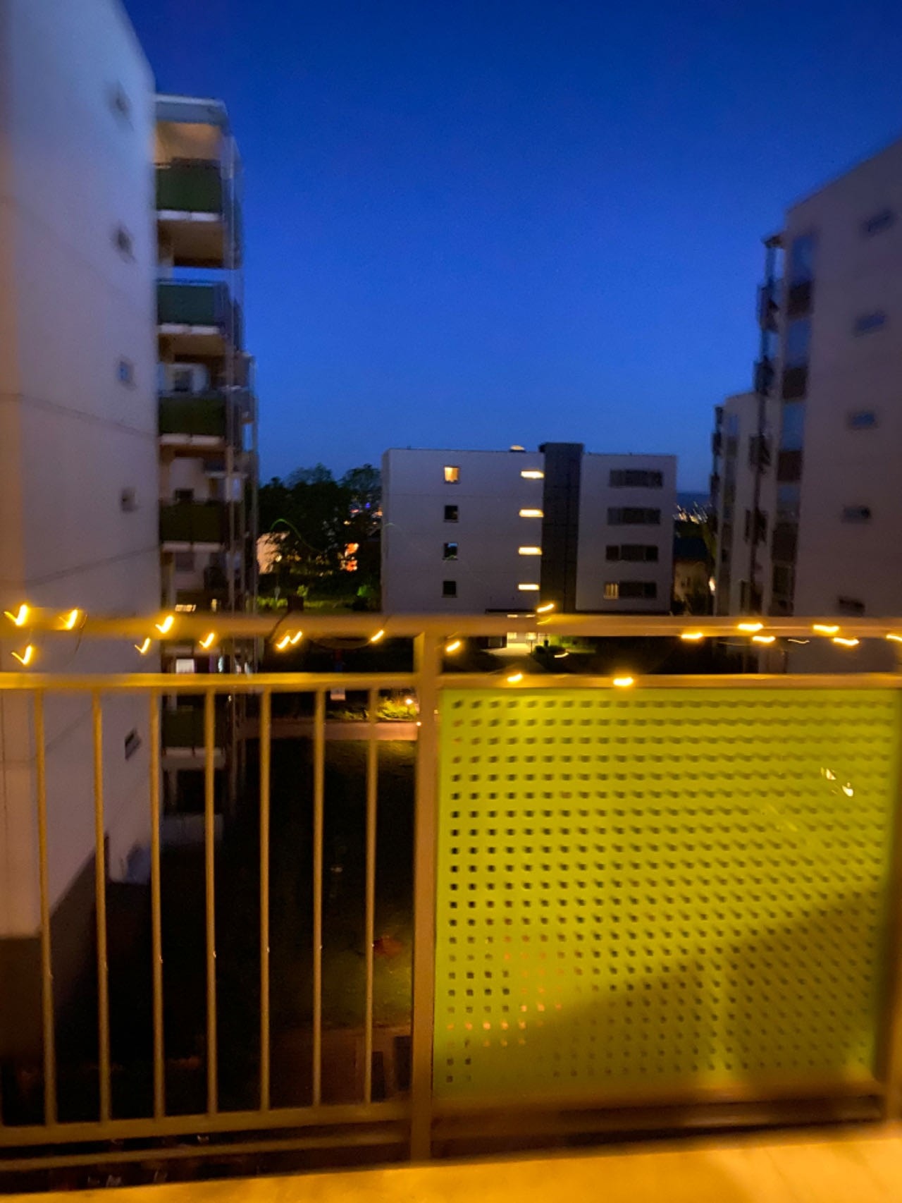 Balkong om natten Galleribilde